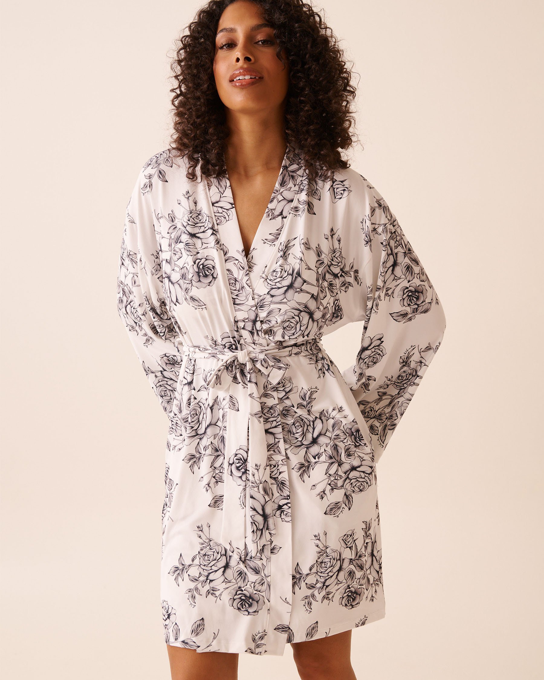 LA VIE EN ROSE Black Rose Print Super Soft Kimono Black & White Roses 40600226 - View3