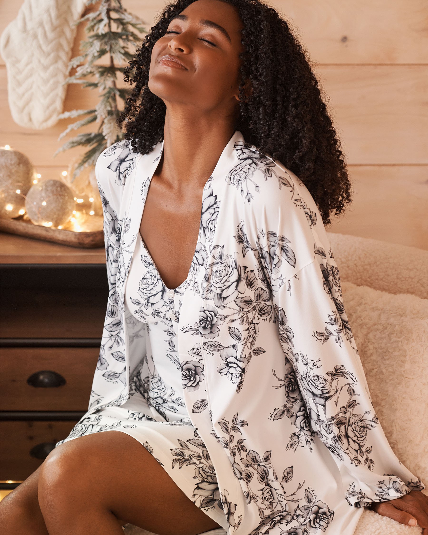 LA VIE EN ROSE Black Rose Print Super Soft Kimono Black & White Roses 40600226 - View7