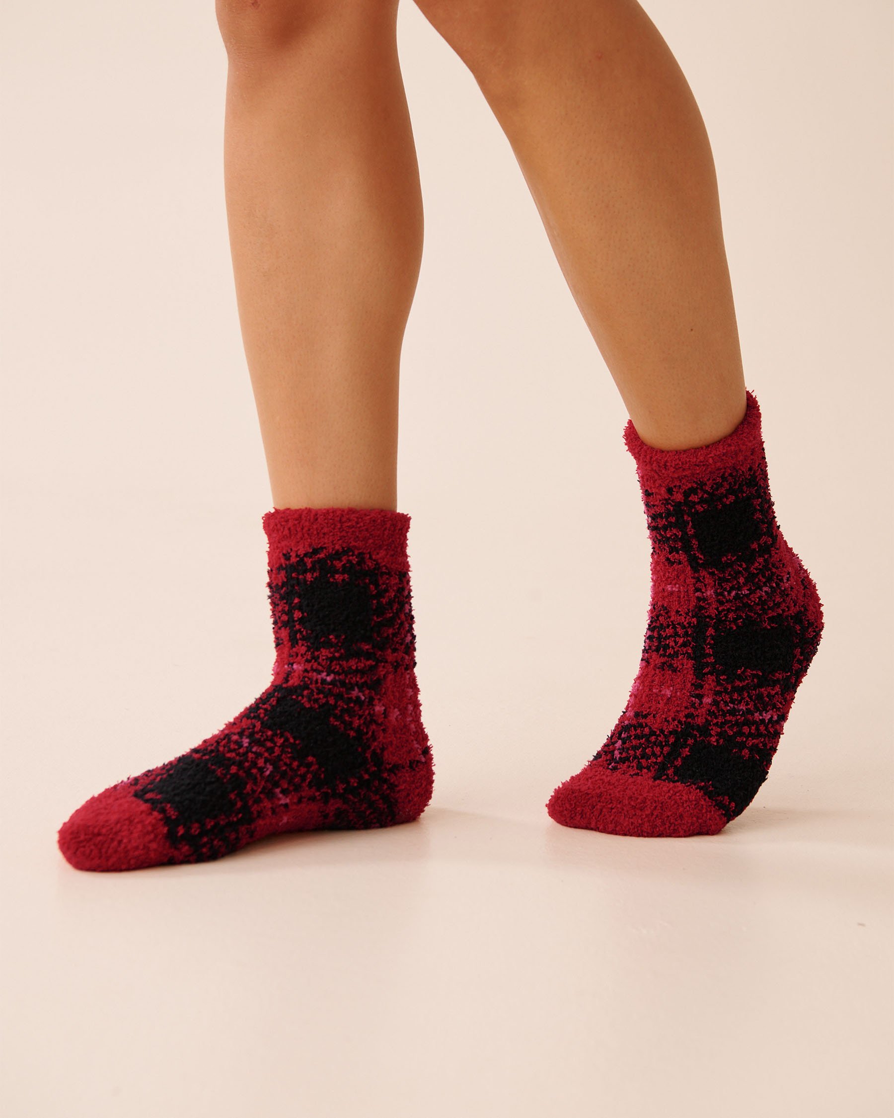 LA VIE EN ROSE Plush Buffalo Plaid Socks Buffalo Plaid 40700425 - View3