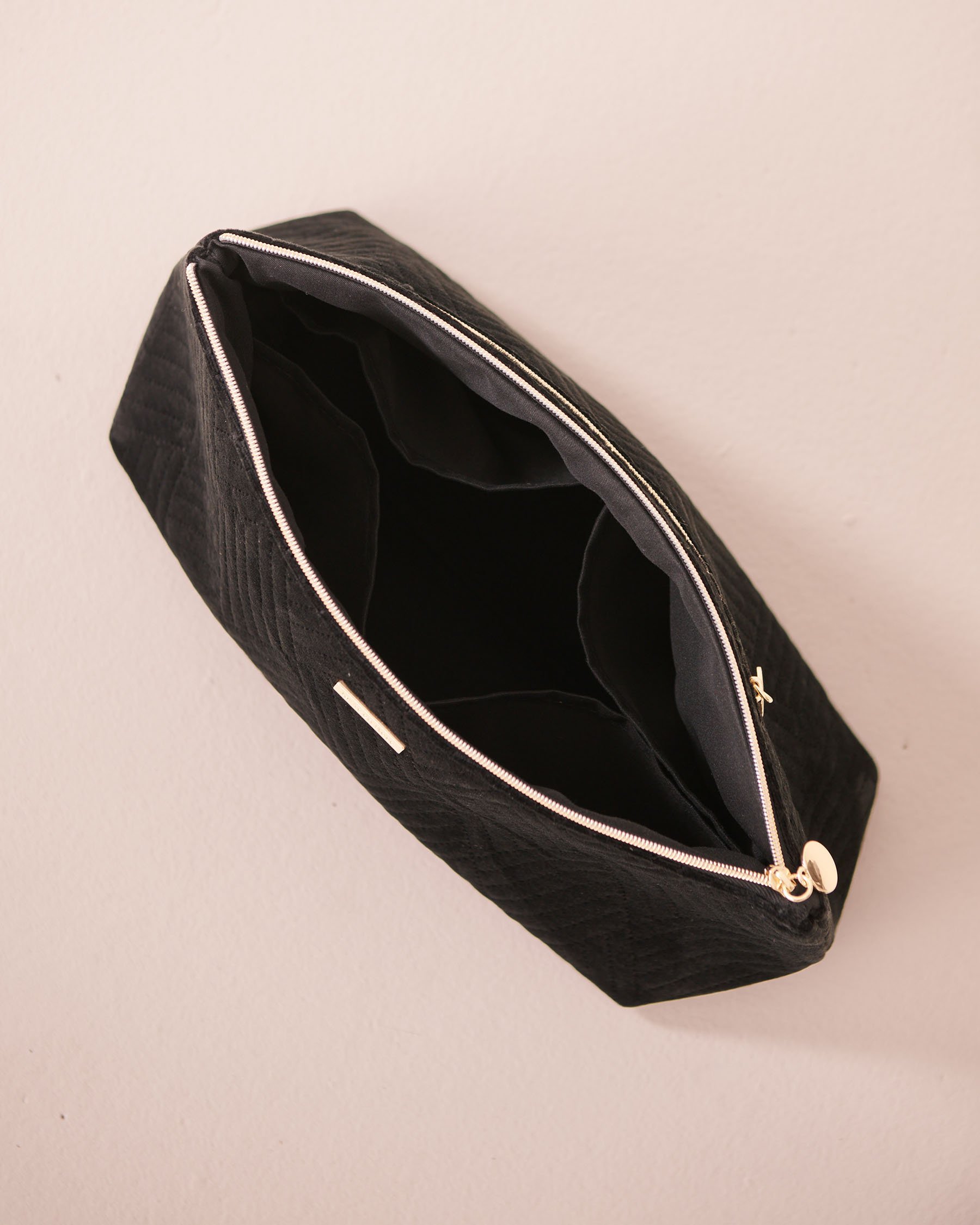 LA VIE EN ROSE 2-in-1 Velvet Cosmetic Bag Black 40700428 - View5