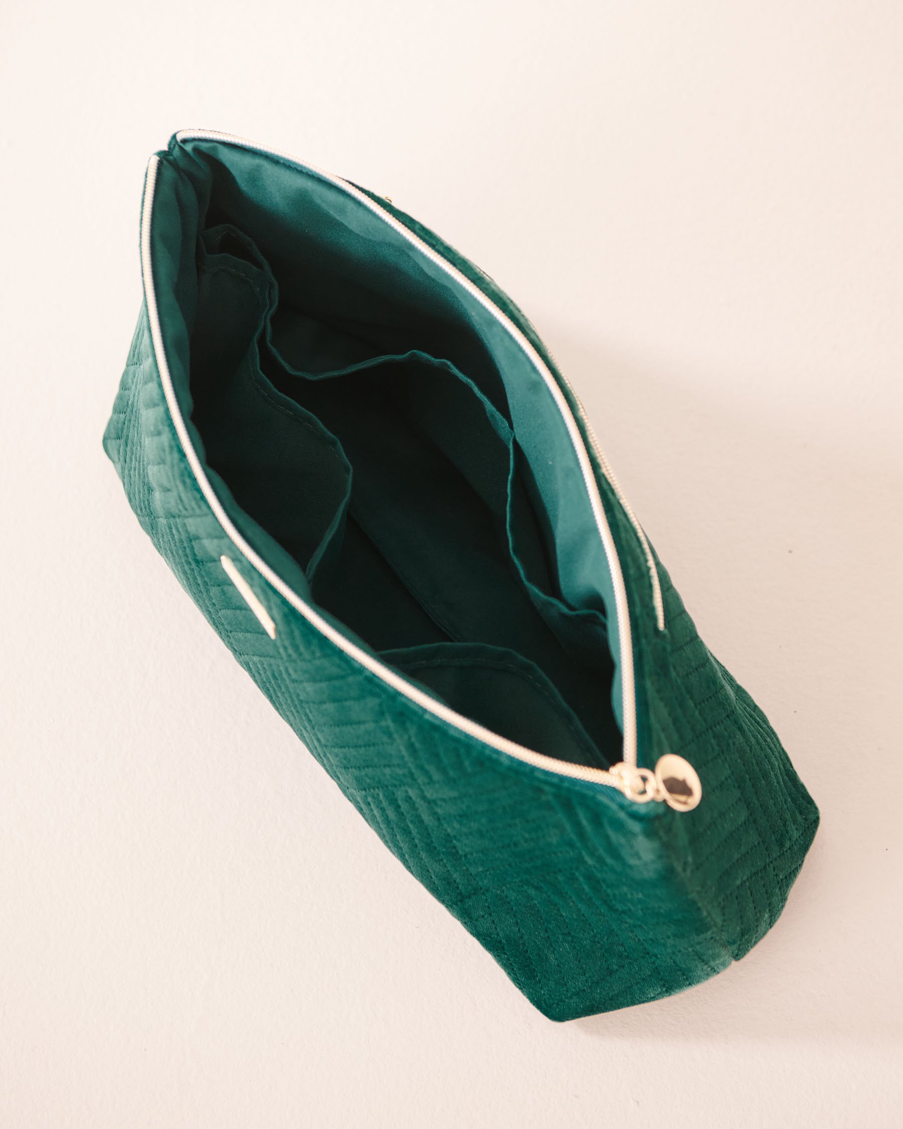 LA VIE EN ROSE 2-in-1 Velvet Cosmetic Bag Fir Green 40700428 - View4
