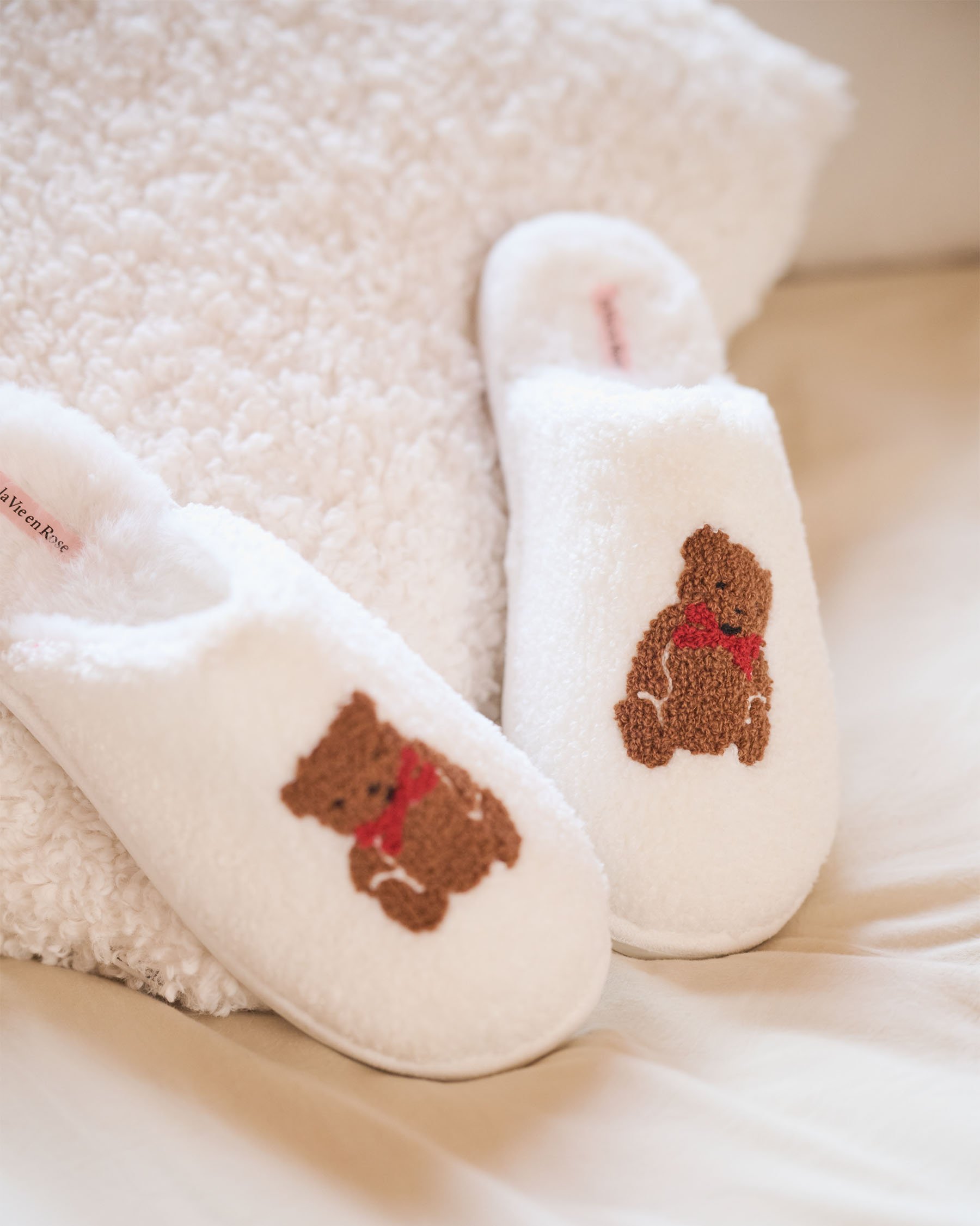 LA VIE EN ROSE Teddy Bear Embroidered Curly Fur Slippers Snow White 40700437 - View1