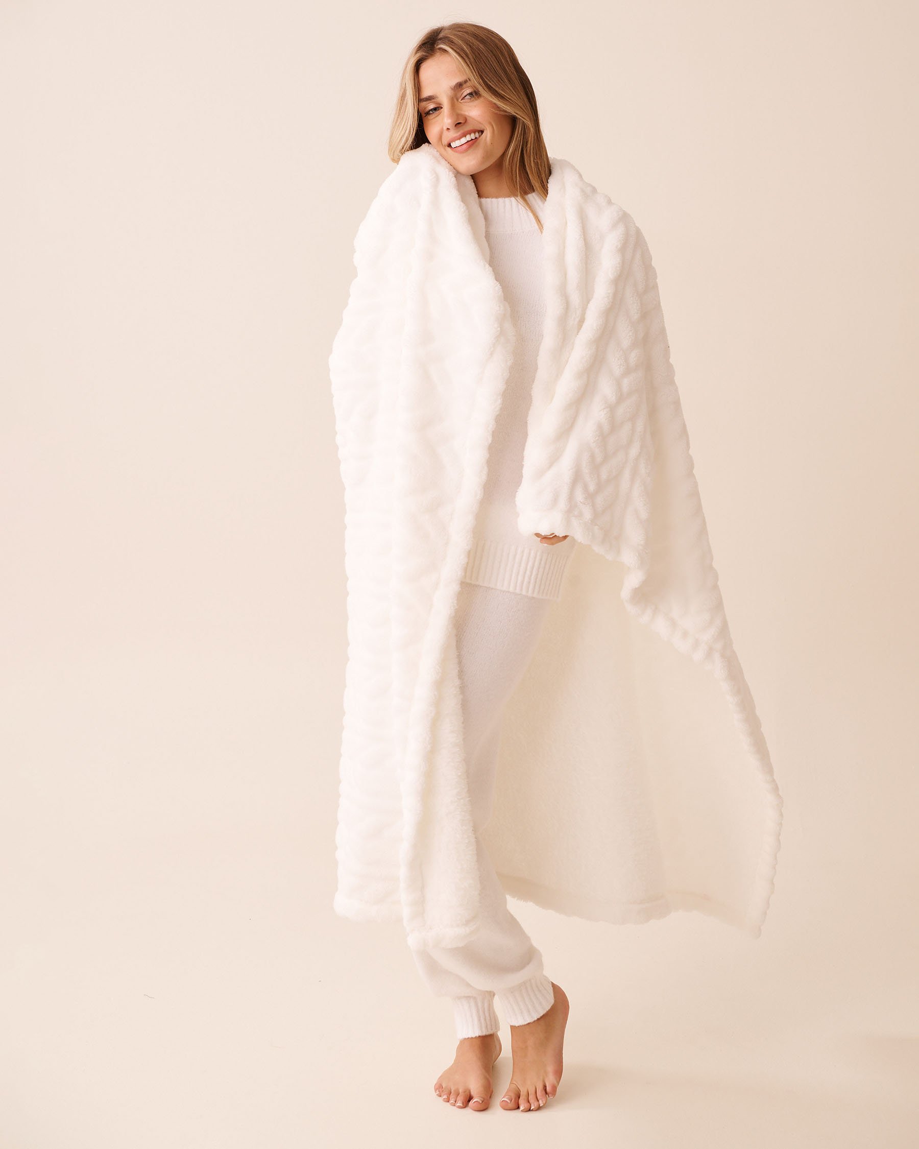 LA VIE EN ROSE Couverture effet tricoté en peluche douce Blanc neige 40700439 LA VIE EN ROSE Couverture effet tricoté en peluche douce Blanc neige 40700439 - View1