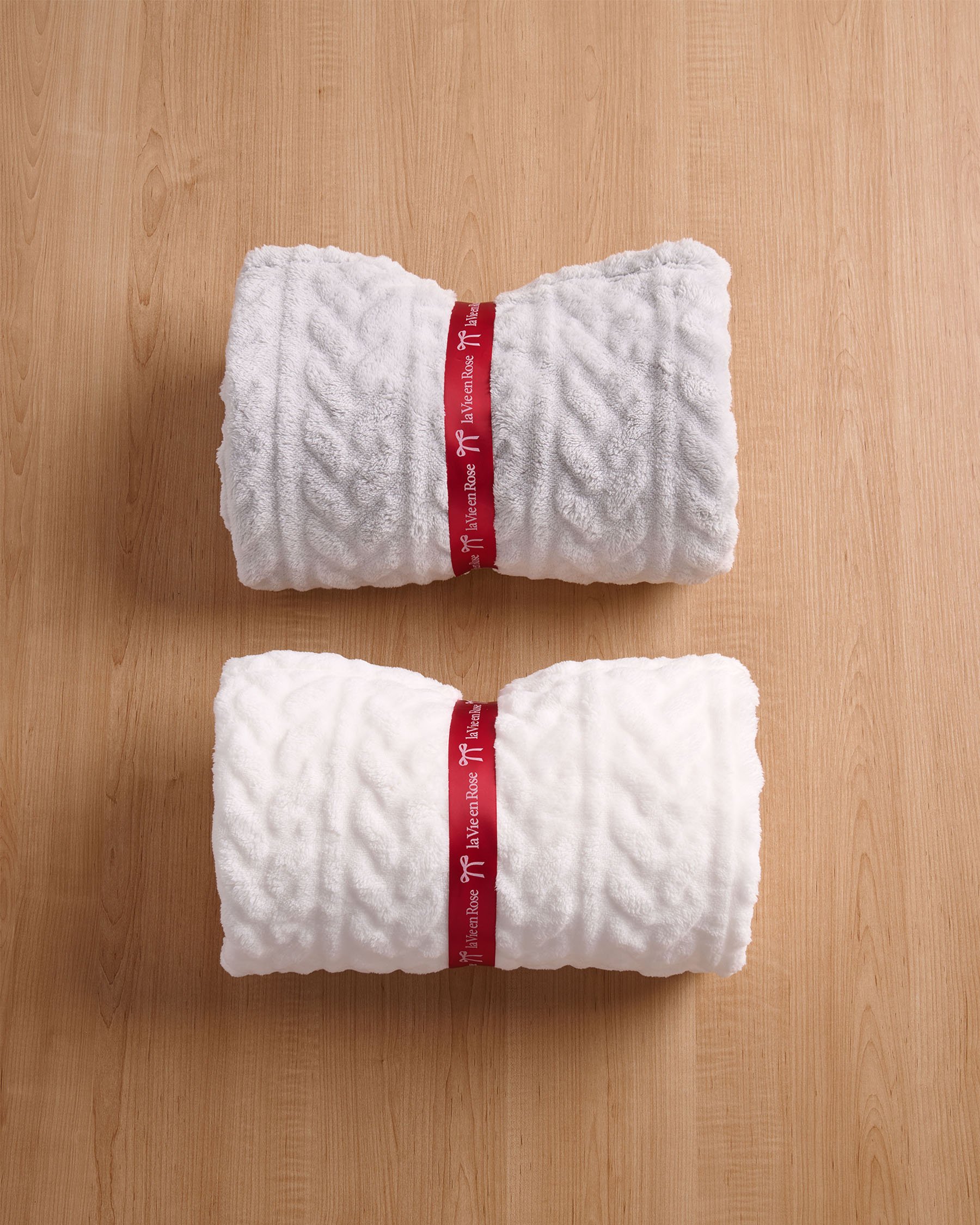 LA VIE EN ROSE Cable Effect Soft Plush Blanket Snow White 40700439 LA VIE EN ROSE Cable Effect Soft Plush Blanket Snow White 40700439 - View3