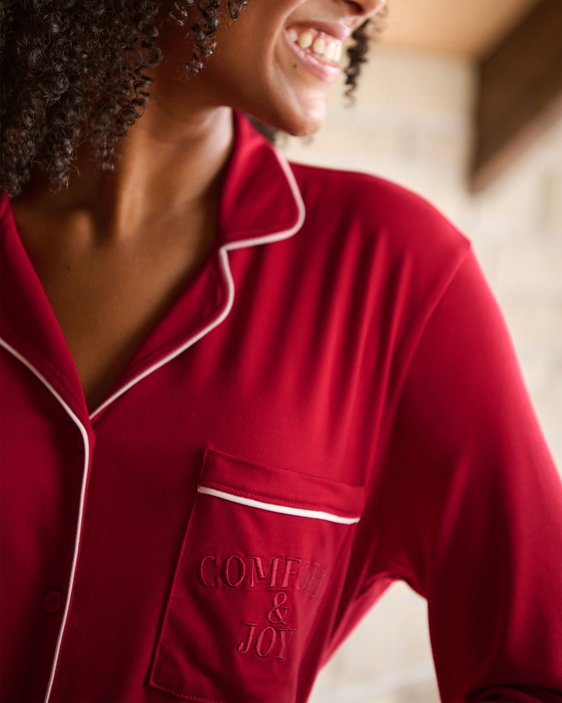 LA VIE EN ROSE Comfort & Joy Print Super Soft Button-down Shirt Merry Red 40100810 - View3