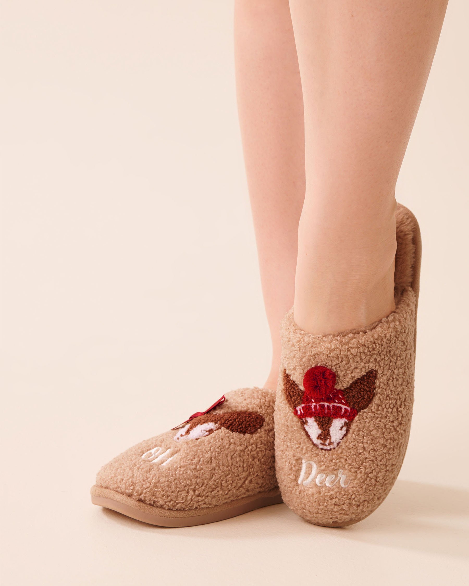 LA VIE EN ROSE Deer Embroidered Curly Fur Slippers Light Brown/Deer 40700437 - View3