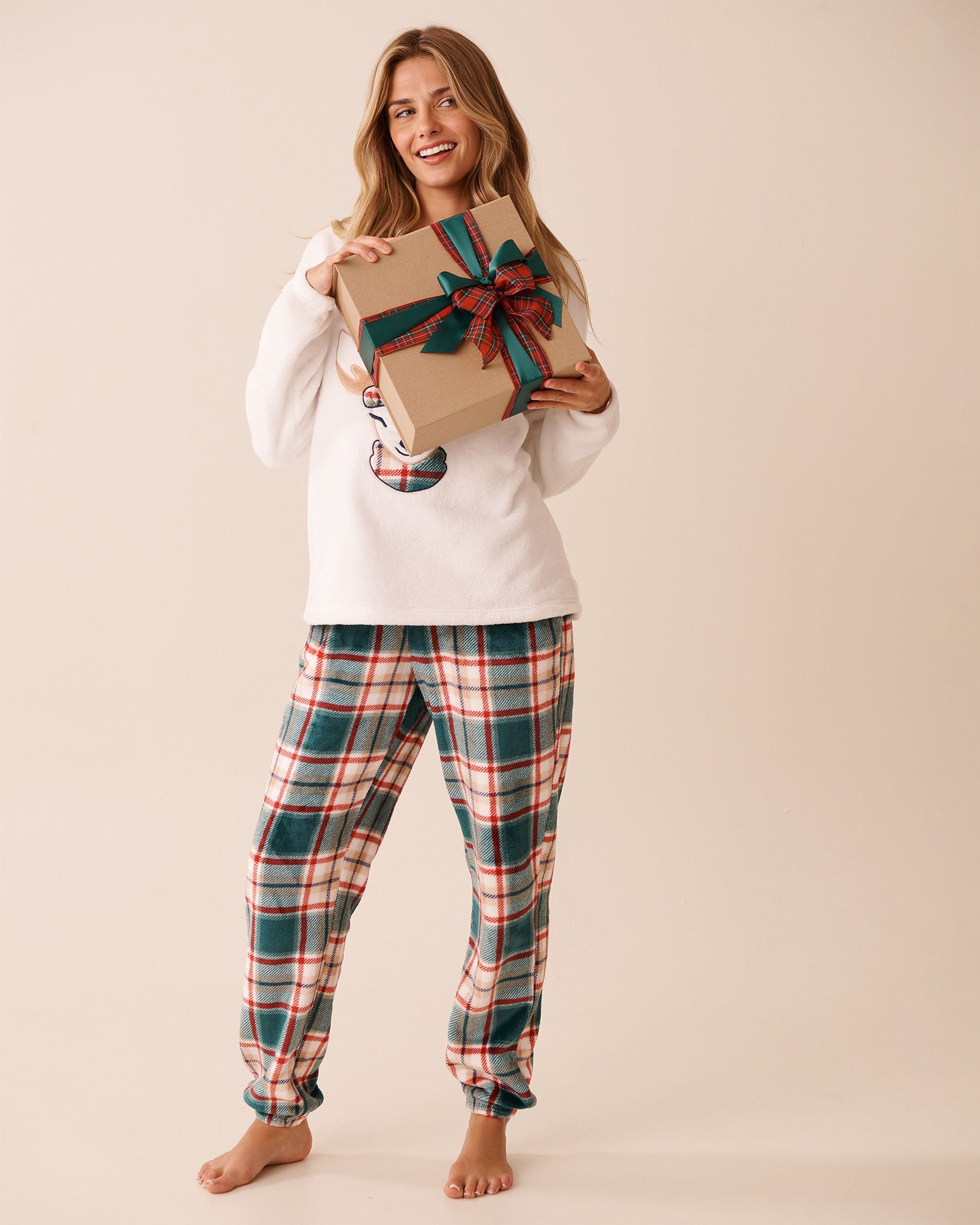 LA VIE EN ROSE Deer Print Soft Plush PJ Set White/Deer 40400092 - View4