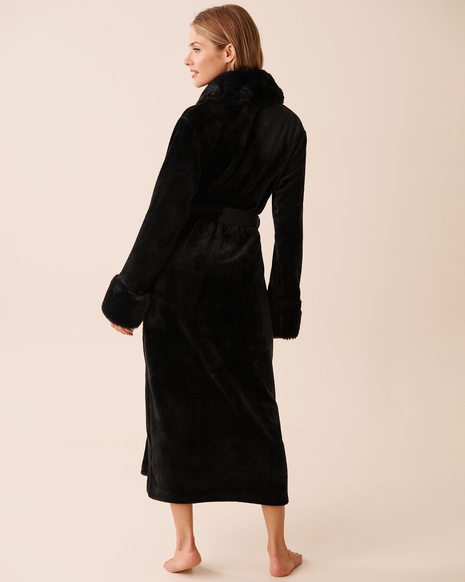 LA VIE EN ROSE Robe de chambre en peluche avec col en fausse fourrure Noir 40600217 - Voir3