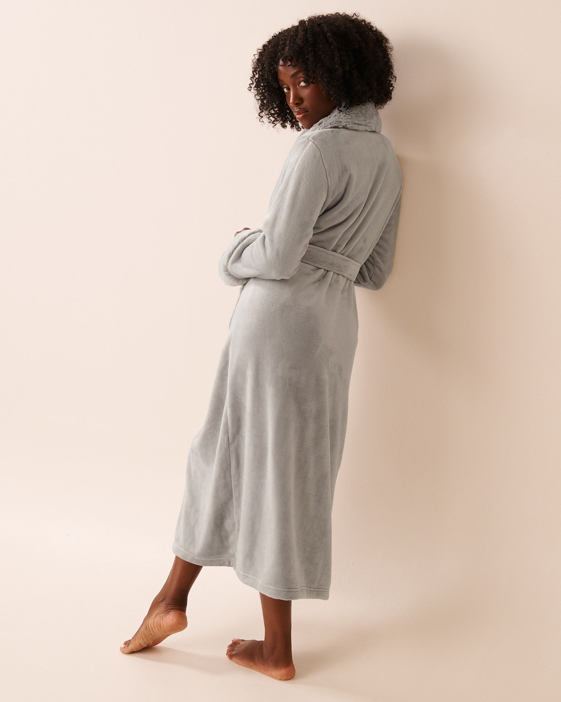 LA VIE EN ROSE Robe de chambre en peluche avec col en fausse fourrure Gris 40600217 - View3