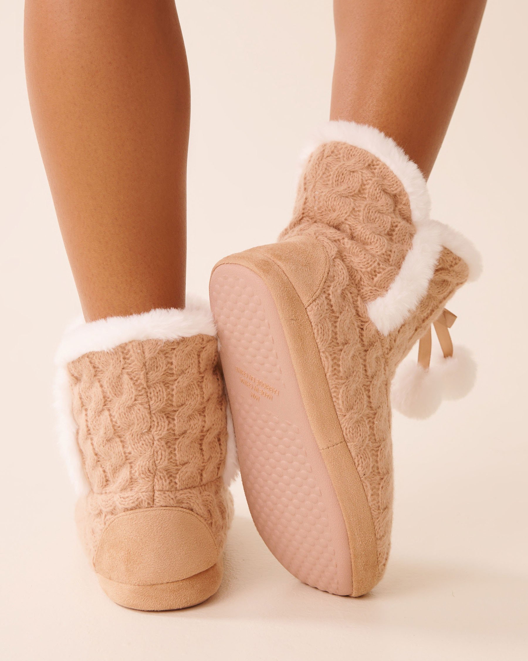 LA VIE EN ROSE Pantoufles bottines effet tricoté à pompons Brun clair 40700443 - View4