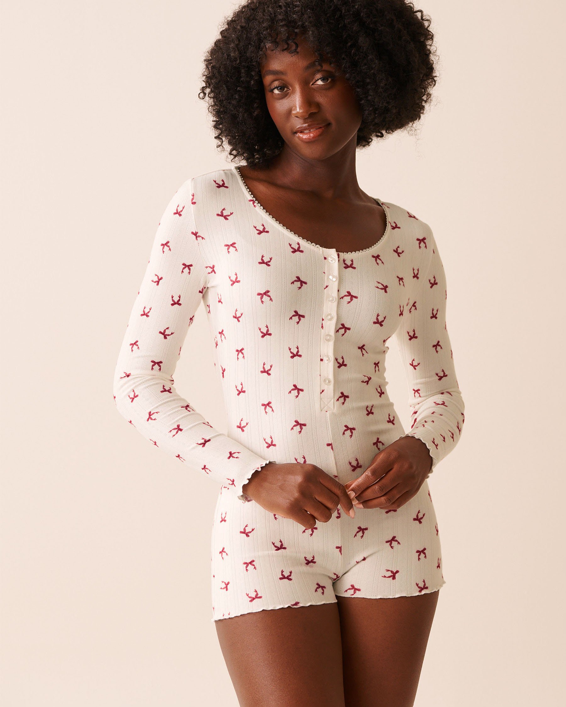 LA VIE EN ROSE Red Bow Print Pointelle Long Sleeve Romper White/Red Bows 40300061 - View1