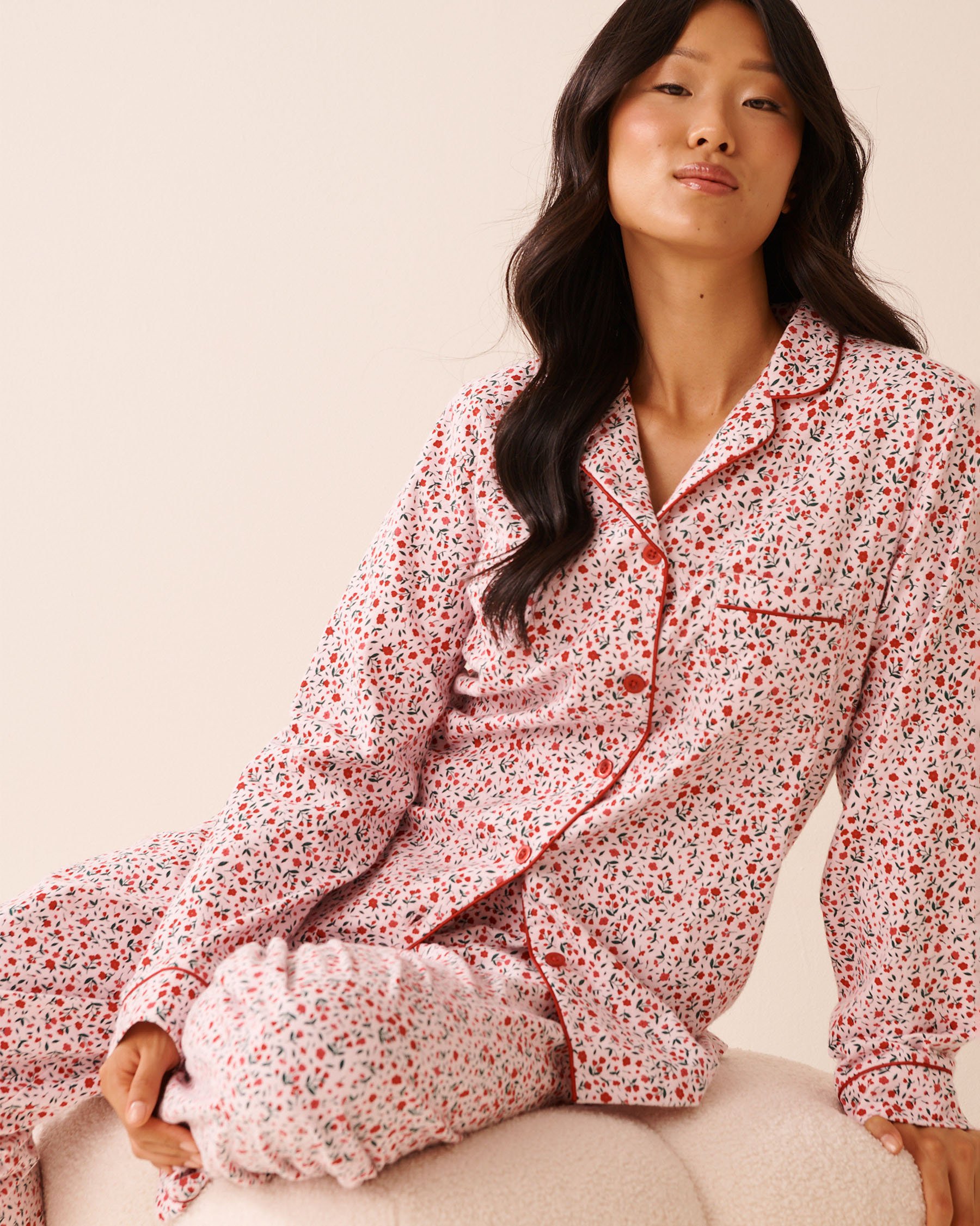 LA VIE EN ROSE Ensemble pyjama en flanelle imprimé fleurs rouges Fleurs rouges 40400089 - Voir1
