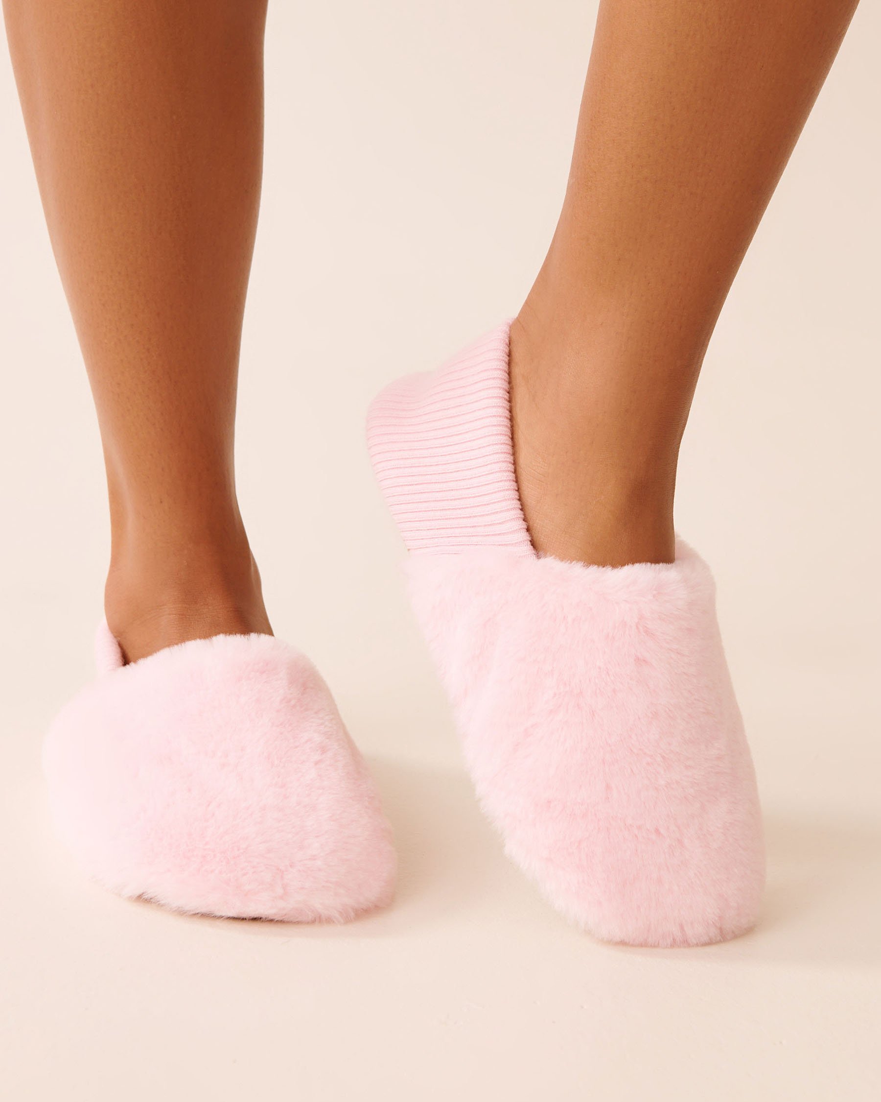 LA VIE EN ROSE Ribbed Back Soft Plush Slipper Socks Pastel Pink 40700430 - View2