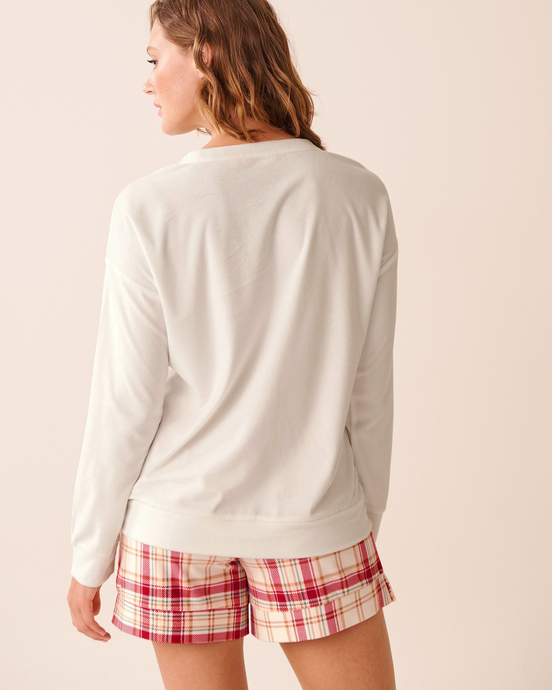 LA VIE EN ROSE Teddy Bear Soft Velour Long Sleeve Shirt White/Teddy Bear 40100798 LA VIE EN ROSE Teddy Bear Soft Velour Long Sleeve Shirt White/Teddy Bear 40100798 - View2