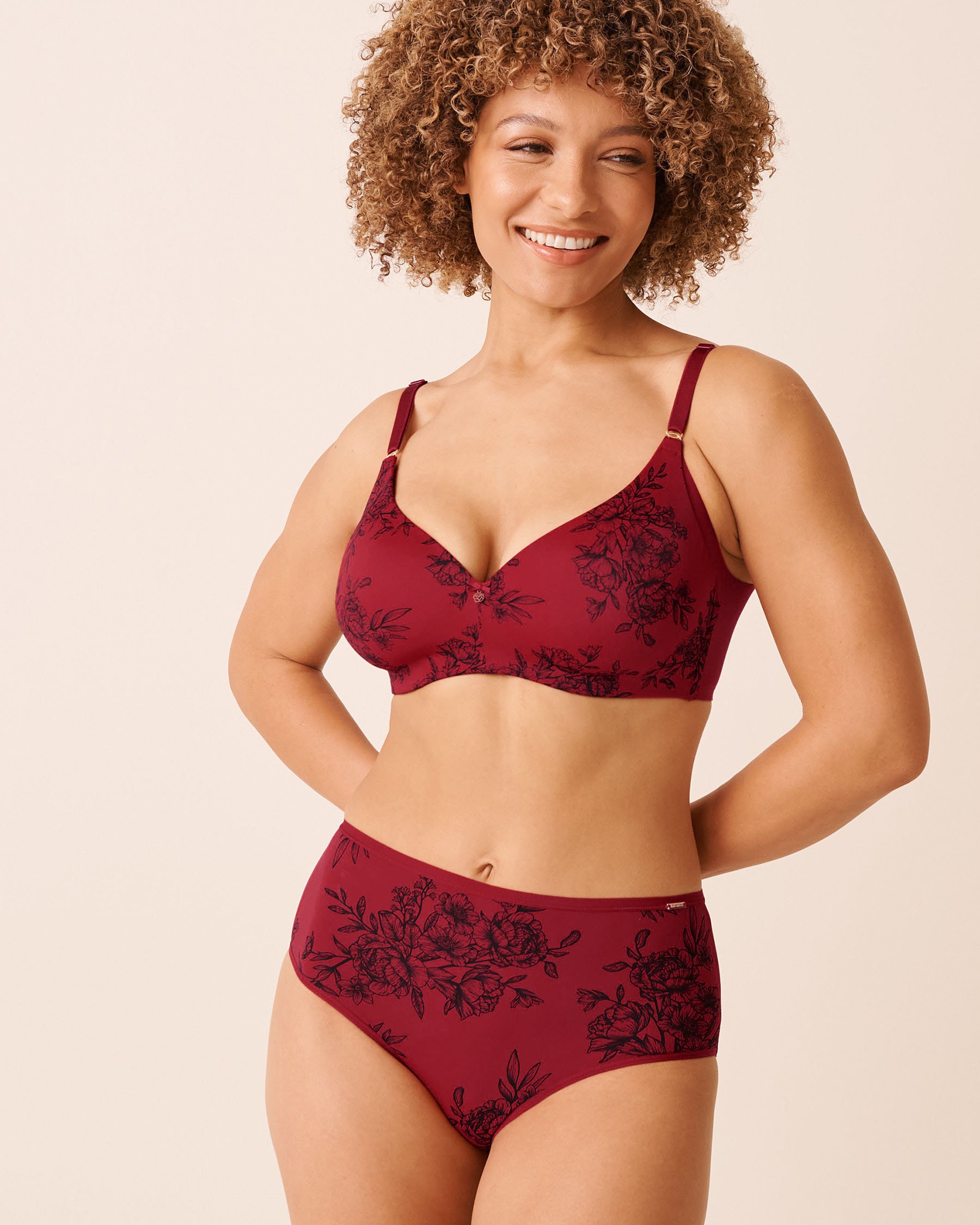 LA VIE EN ROSE Microfiber Sleek Back High Waist Bikini Panty Crimson Bloom 20300460 LA VIE EN ROSE Microfiber Sleek Back High Waist Bikini Panty Crimson Bloom 20300460 - View3