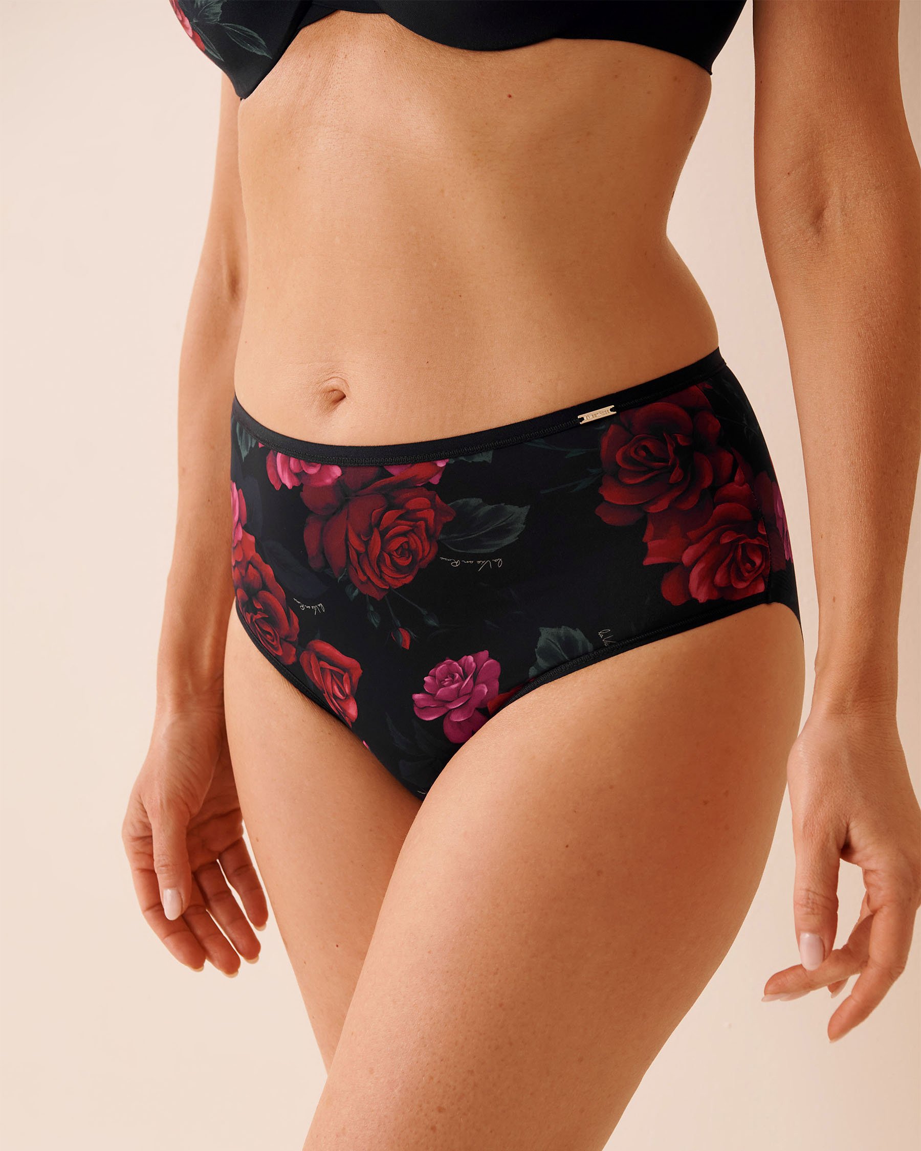 LA VIE EN ROSE Microfiber Sleek Back High Waist Bikini Panty Black/Red Roses 20300463 LA VIE EN ROSE Microfiber Sleek Back High Waist Bikini Panty Black/Red Roses 20300463 - View2