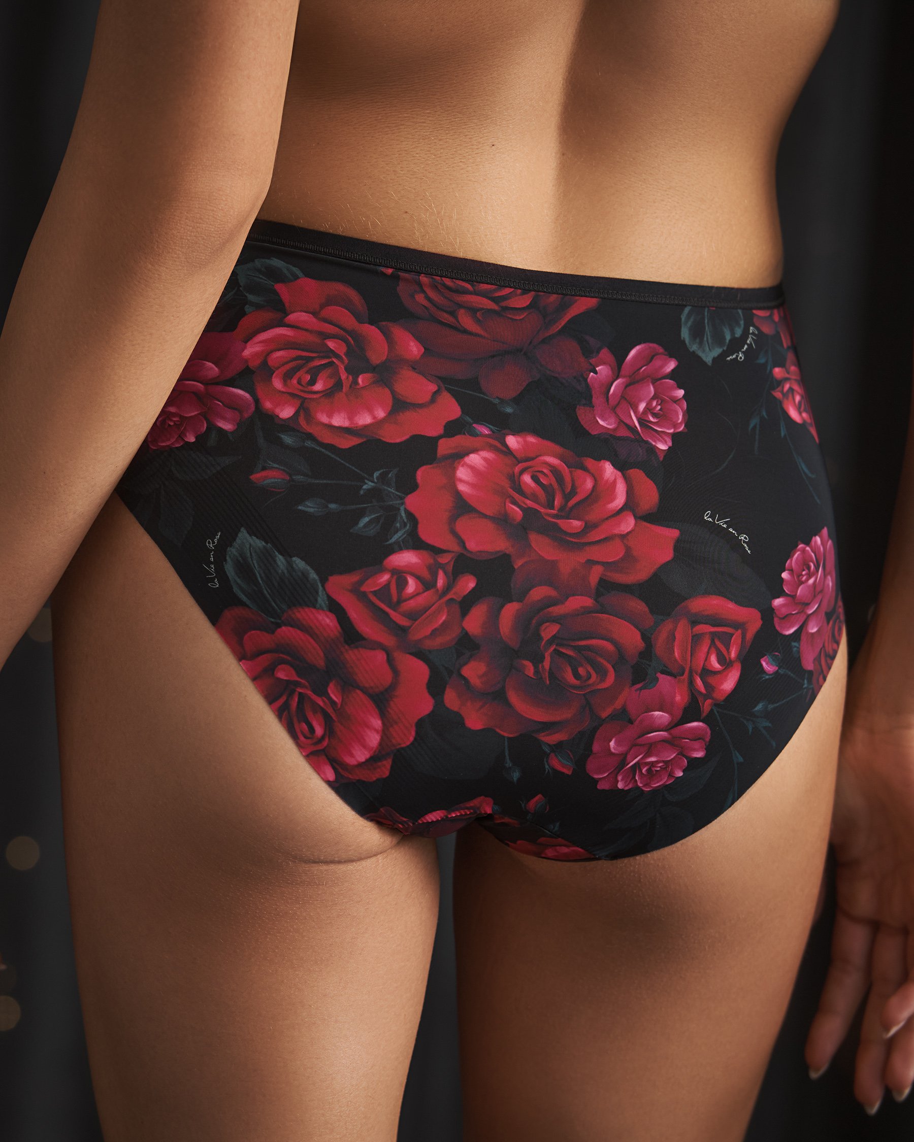 LA VIE EN ROSE Microfiber Sleek Back High Waist Bikini Panty Black/Red Roses 20300463 LA VIE EN ROSE Microfiber Sleek Back High Waist Bikini Panty Black/Red Roses 20300463 - View1