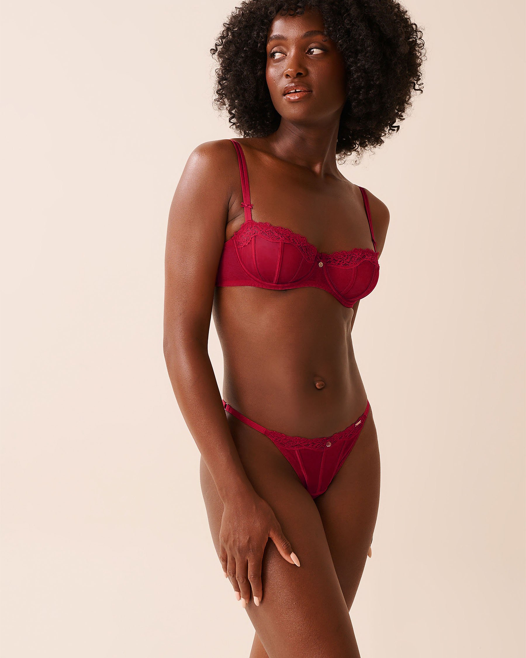LA VIE EN ROSE Culotte string adjustable en dentelle et résille Rouge joyeux 20300464 - Voir6