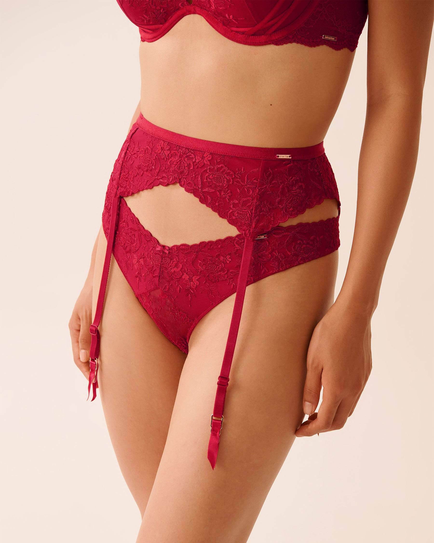 LA VIE EN ROSE Garter Belt Red Floral Embroidery 20300451 - View3