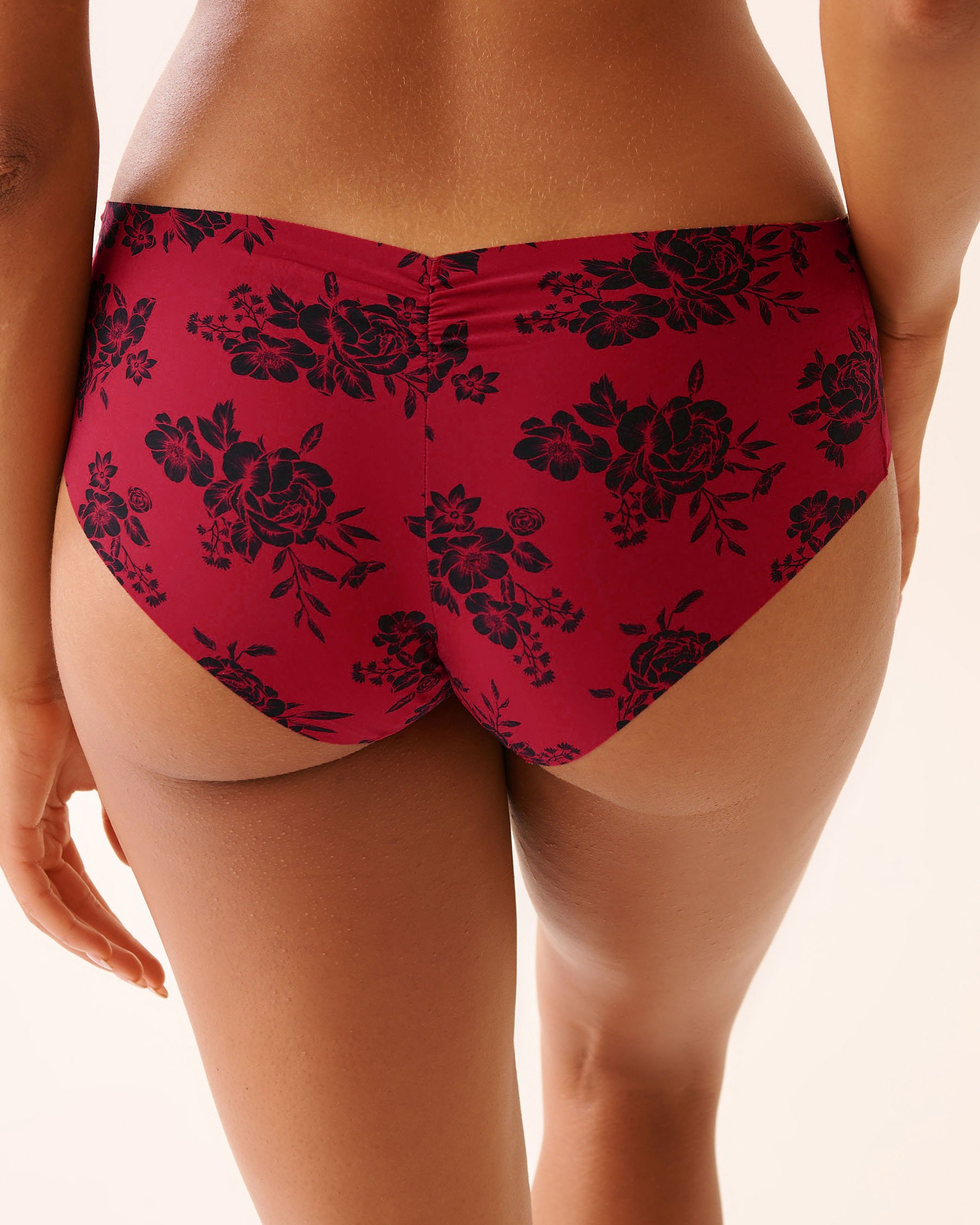 LA VIE EN ROSE Culotte aux hanches microfibre invisible Rouge/Fleurs noires 20200718 - View2