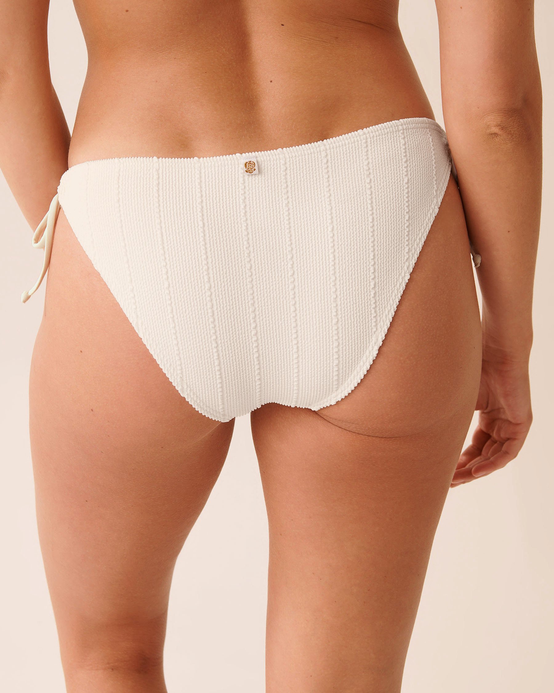 LA VIE EN ROSE AQUA Bas de bikini brésilien noué aux hanches SMOCKED Blanc 70300811 LA VIE EN ROSE AQUA Bas de bikini brésilien noué aux hanches SMOCKED Blanc 70300811 - Voir4
