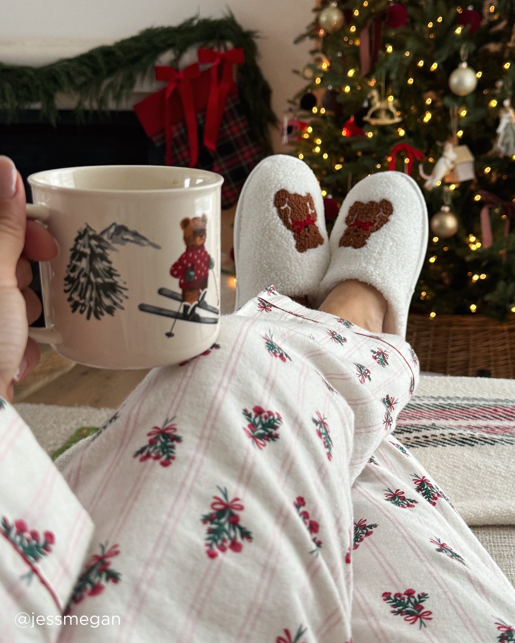 LA VIE EN ROSE Pantoufles en fausse fourrure bouclée broderies oursons Blanc neige 40700437 - View5