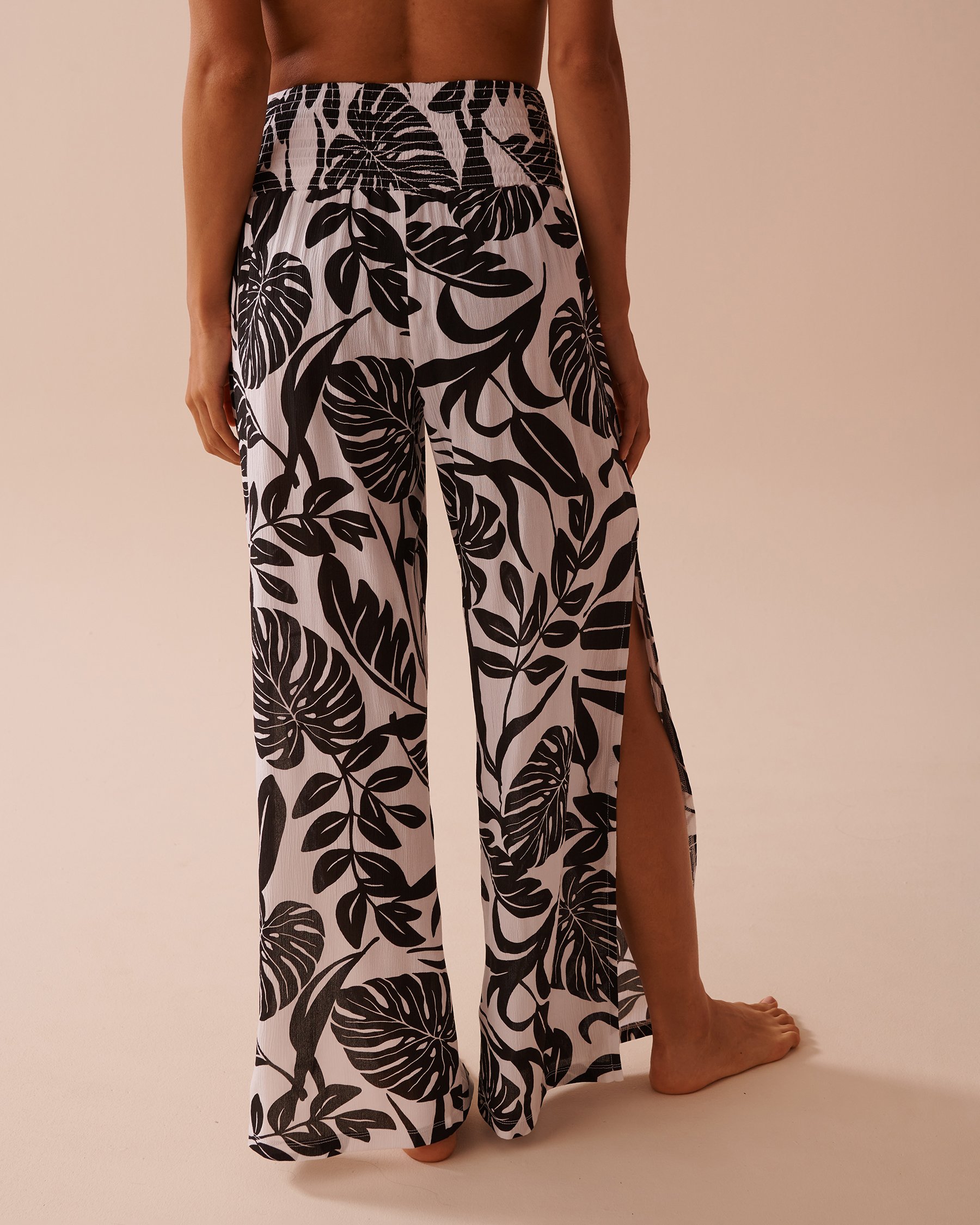 LA VIE EN ROSE AQUA Pantalon jambe large fendu sur les côtés Feuilles noires et blanches 80200057 - Voir5