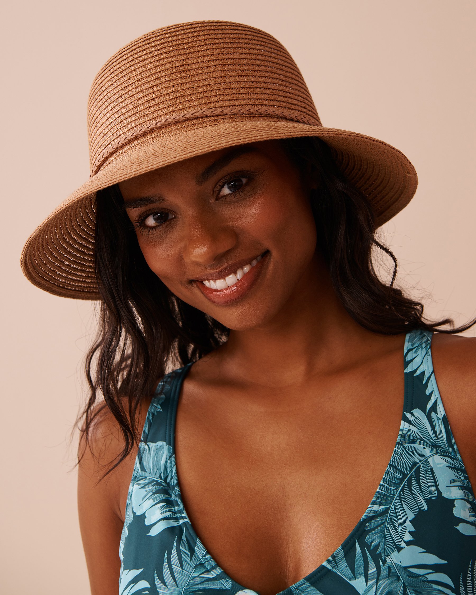 LA VIE EN ROSE AQUA Cloche Hat with Seashells Straw 80500109 - View3