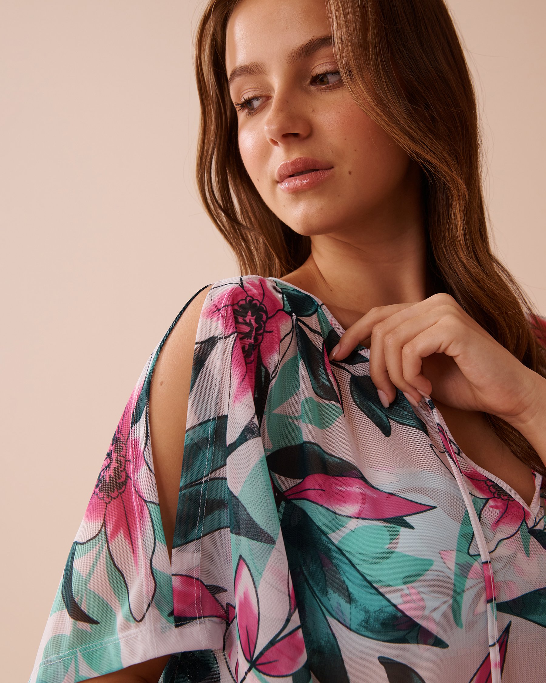 LA VIE EN ROSE AQUA Poncho en résille florale Fleurs de plage 80400062 - View3