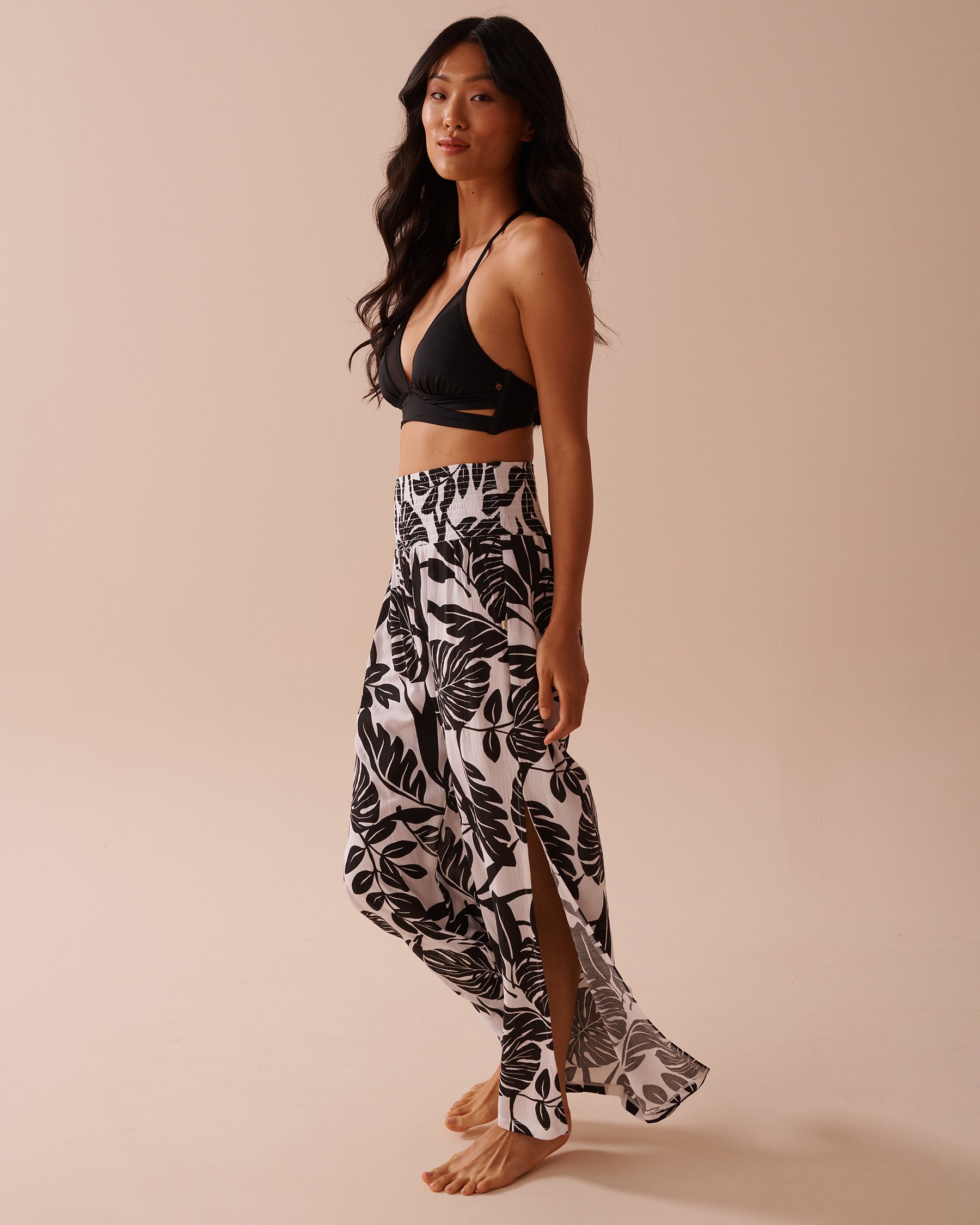 LA VIE EN ROSE AQUA Pantalon jambe large fendu sur les côtés Feuilles noires et blanches 80200057 - View6