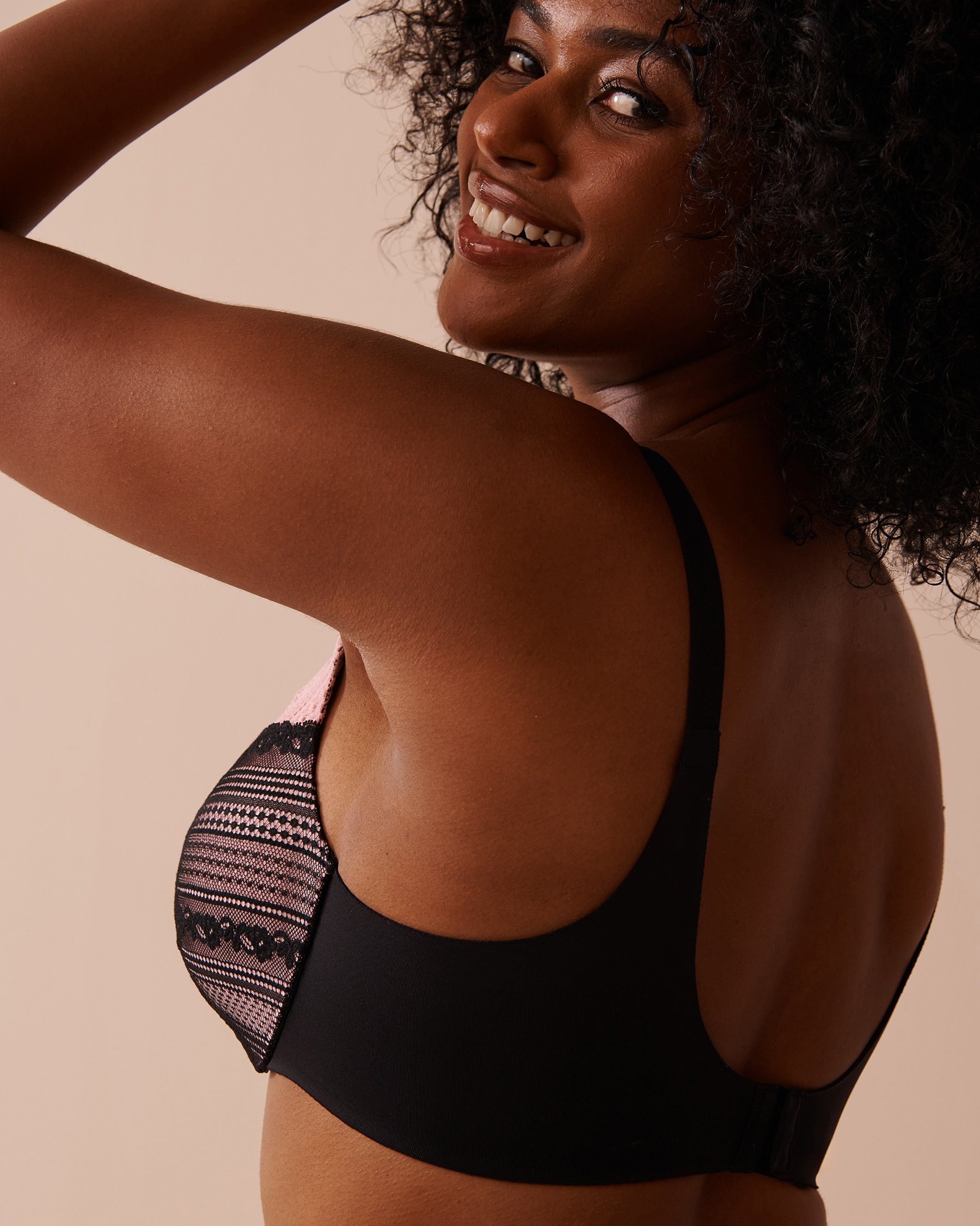 LA VIE EN ROSE Lightly Lined Sleek Back Bra Black 10200461 - View3