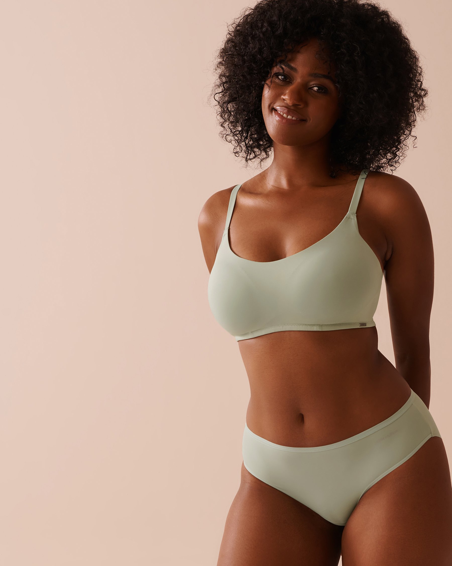 LA VIE EN ROSE Lightly Lined Wireless Minimalist Bra Frosty Green 10200462 - View4