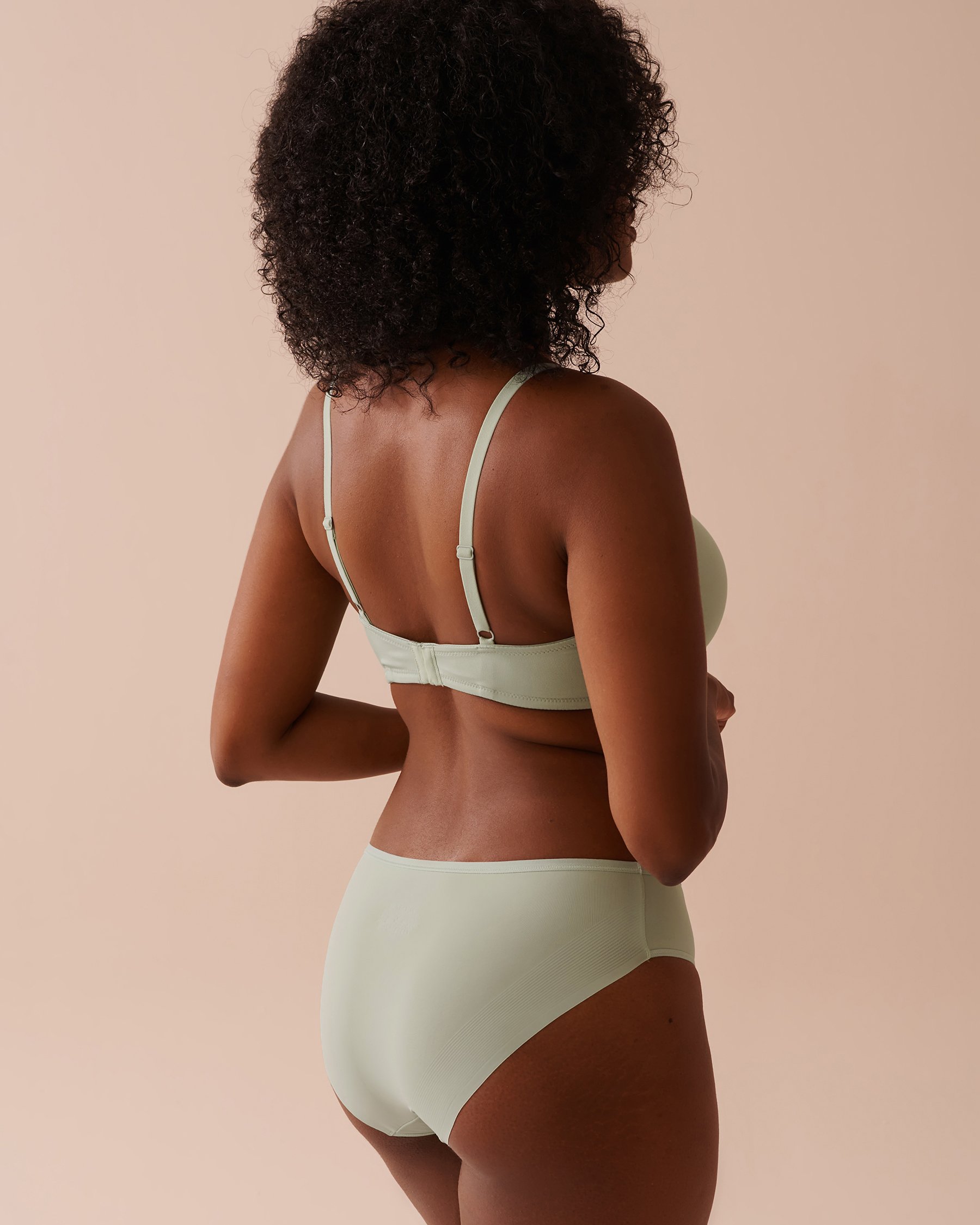 LA VIE EN ROSE Lightly Lined Wireless Minimalist Bra Frosty Green 10200462 - View5