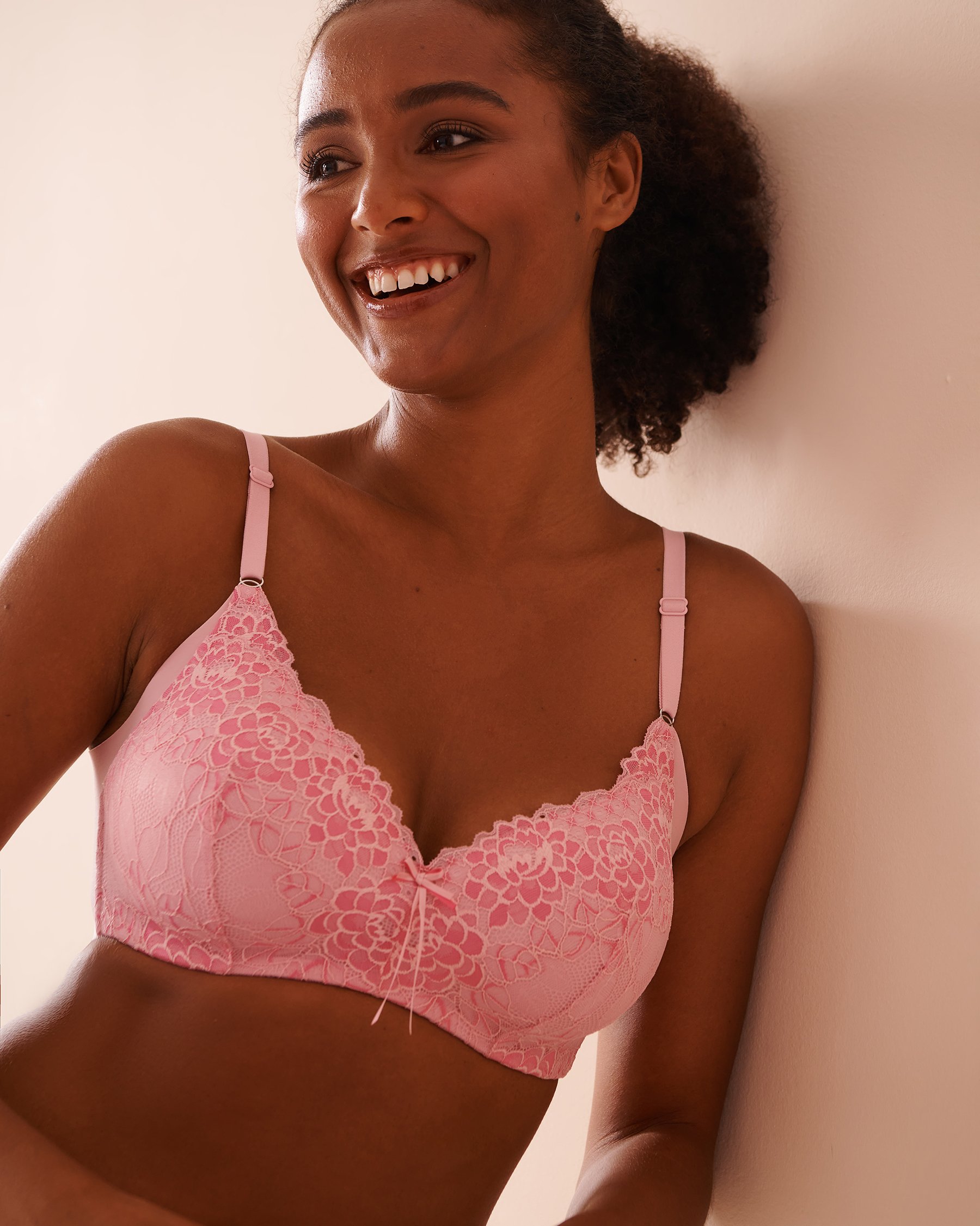 LA VIE EN ROSE Lightly Lined Wireless Sleek Back Bra Blushing Pink 10200464 - View4