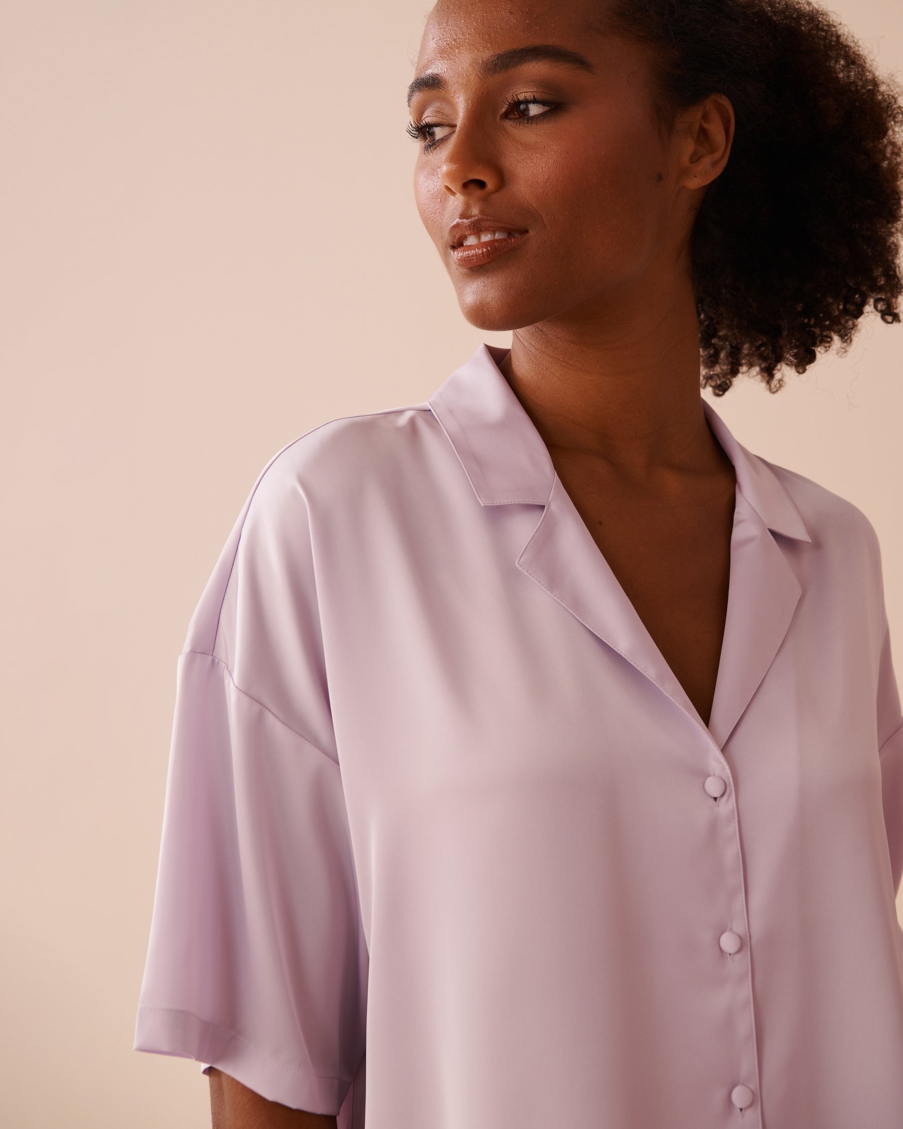 LA VIE EN ROSE Satin Short Sleeve Button-down Shirt Lavender 60100123 - View3