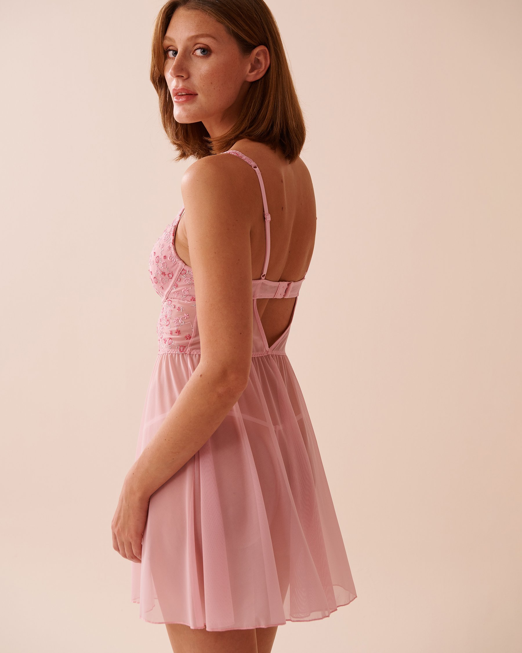 LA VIE EN ROSE Nuisette push-up résille florale brodée et détails lacés Rose tendre 60500175 - View2