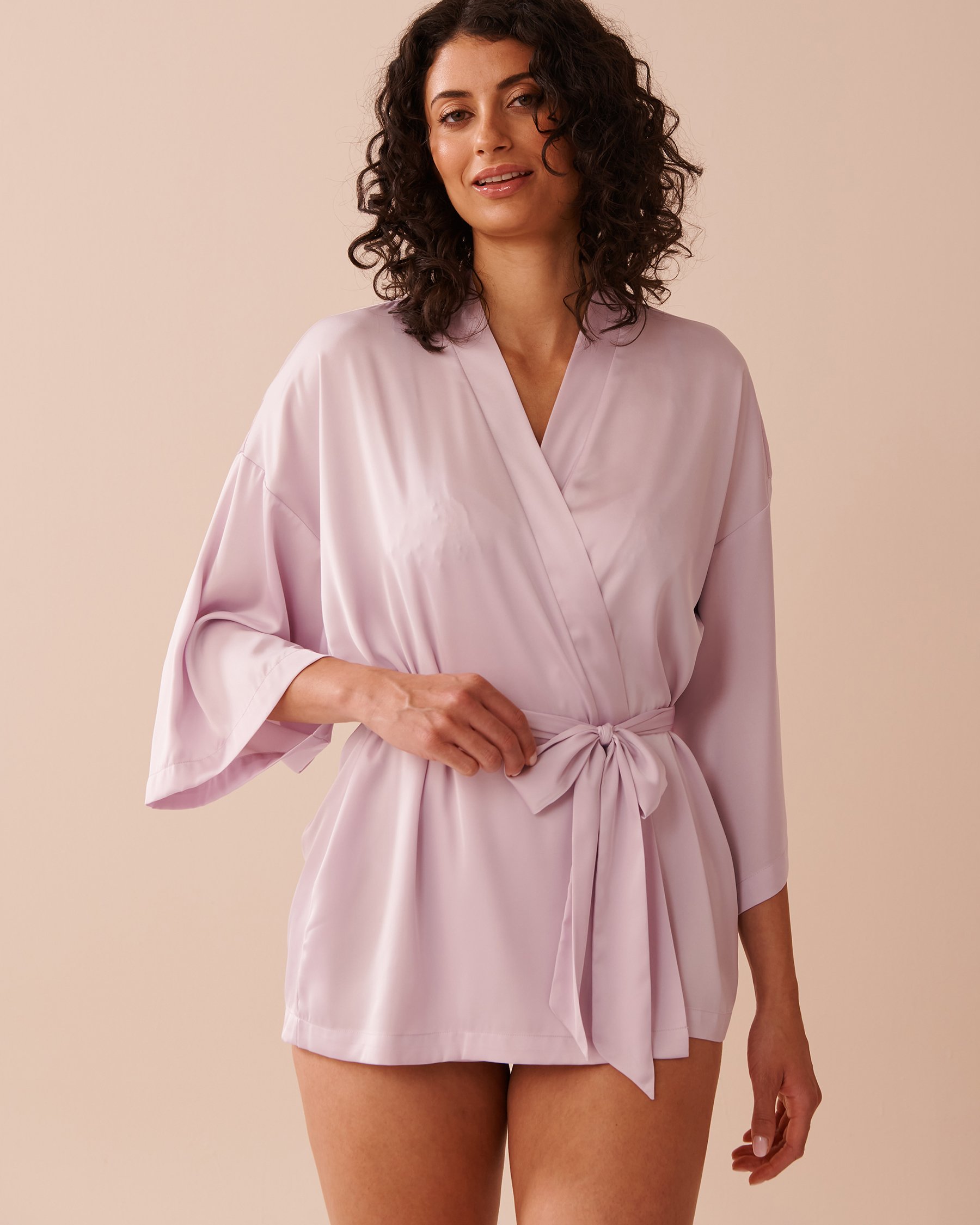LA VIE EN ROSE Kimono court en satin Lavande 60600088 - Voir1