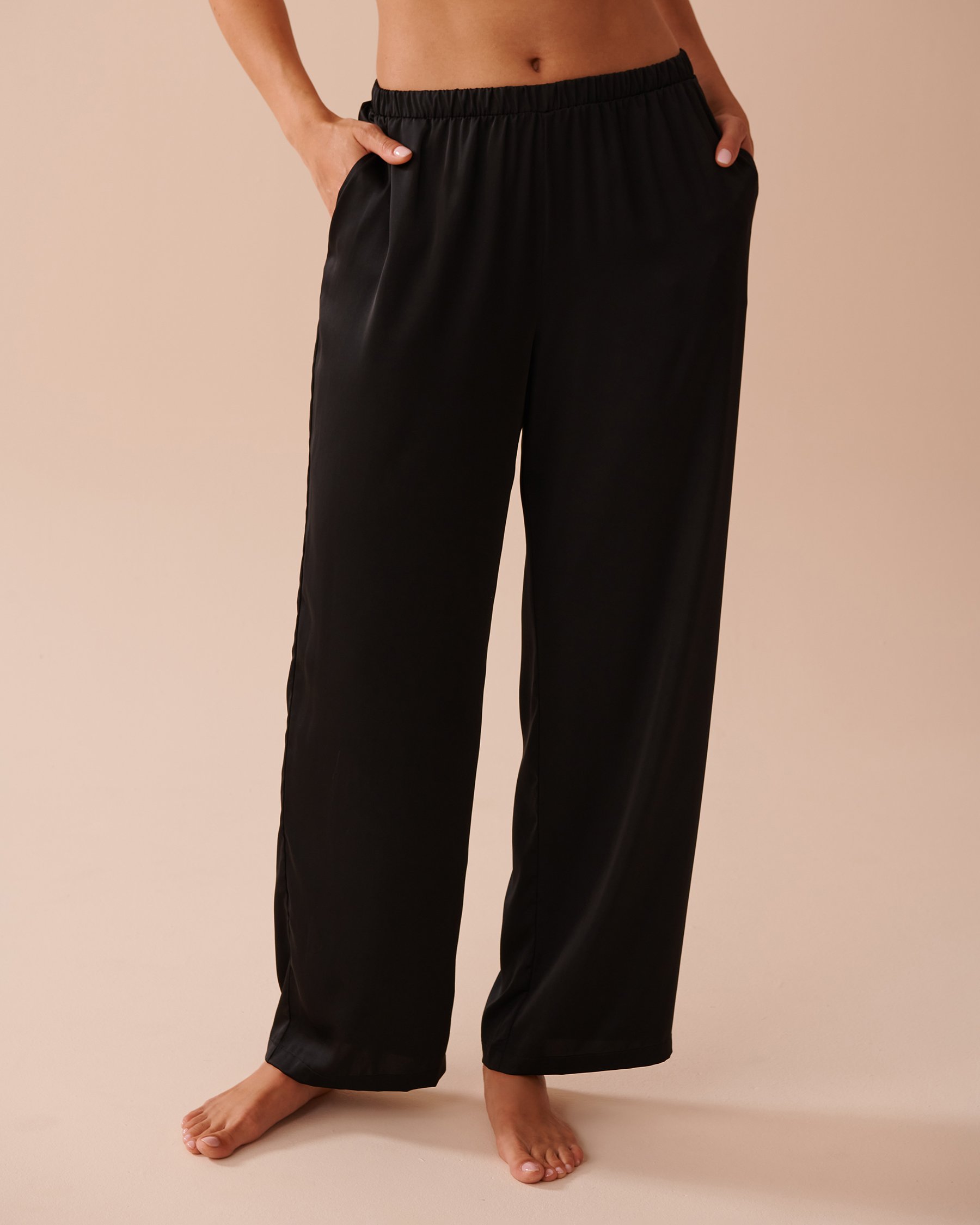 LA VIE EN ROSE Ensemble pyjama manches courtes en satin Noir 60400048 - View4