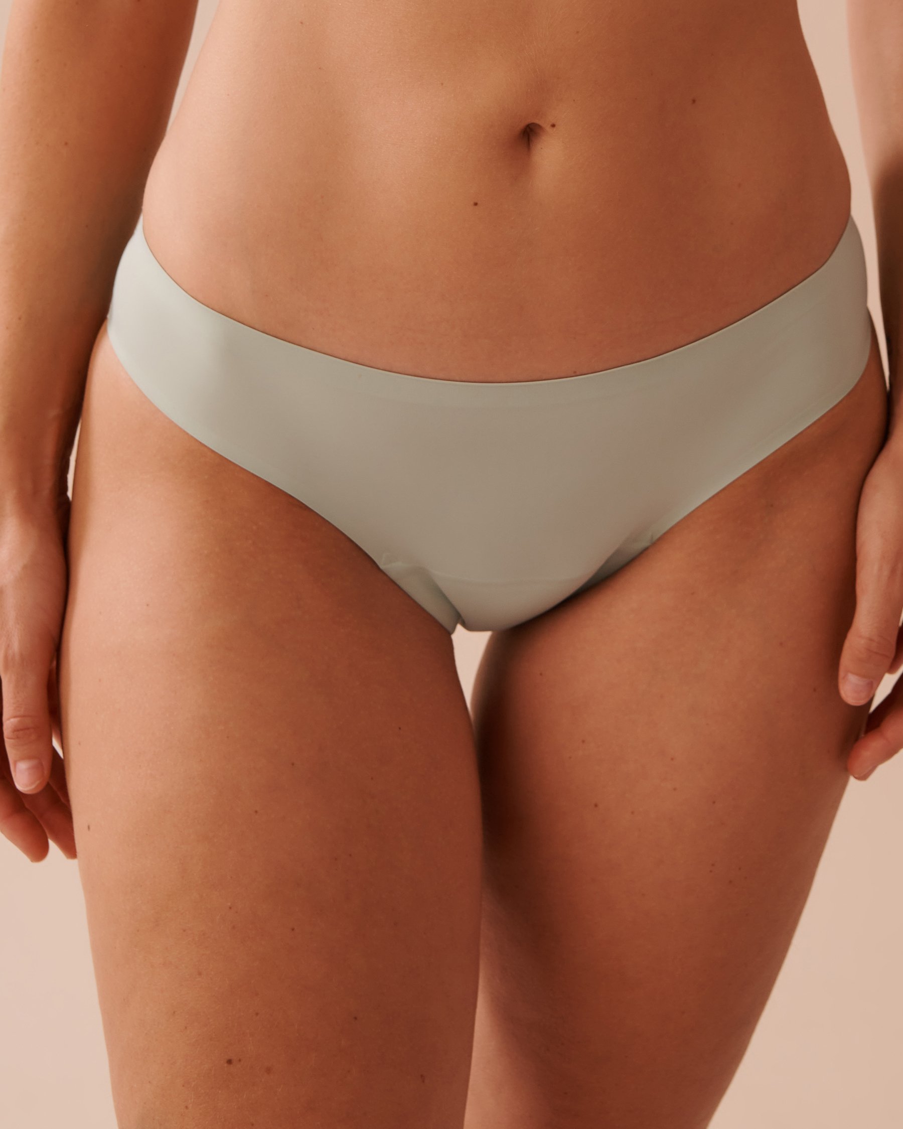 LA VIE EN ROSE Regular Absorbency Bikini Period Panty Frosty Green 20400017 - View3