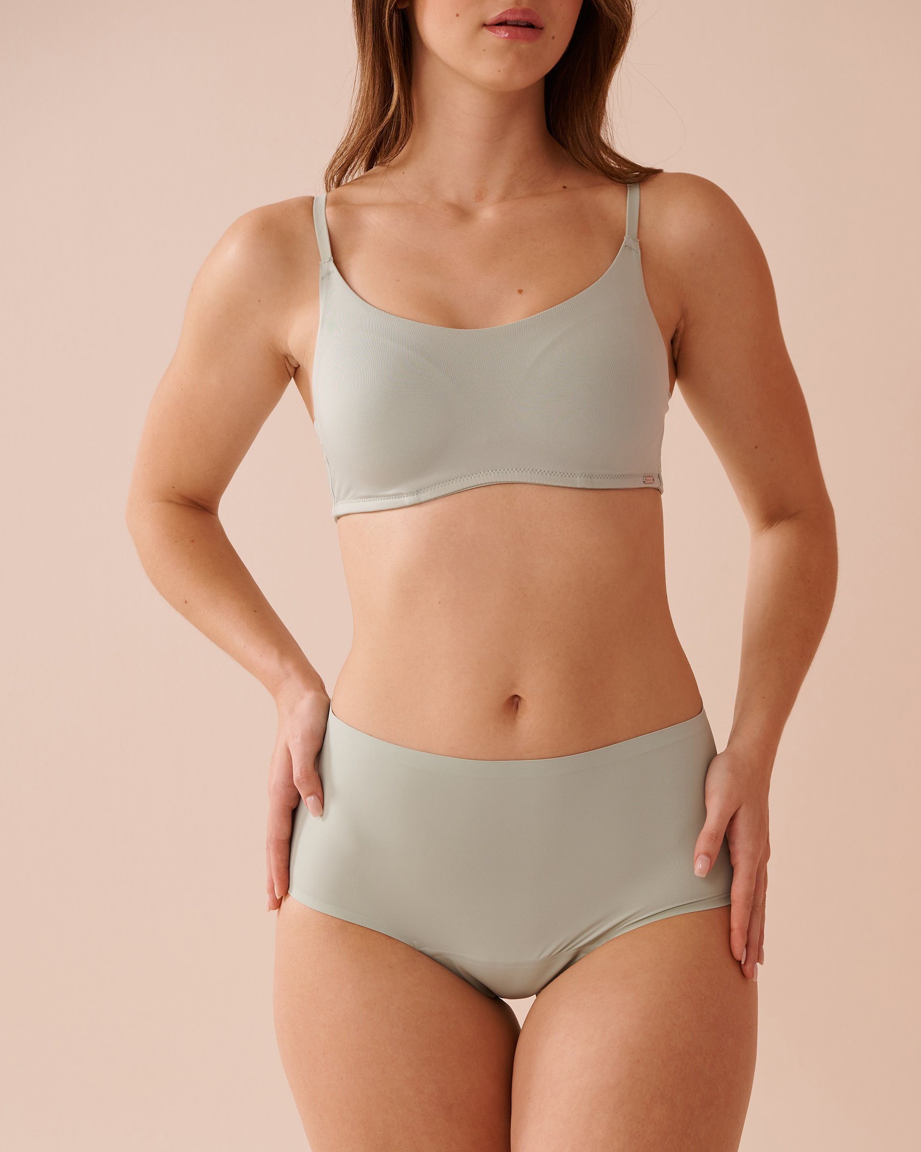 LA VIE EN ROSE Culotte menstruelle coupe bikini taille haute absorption régulière Vert glacé 20400018 - View1