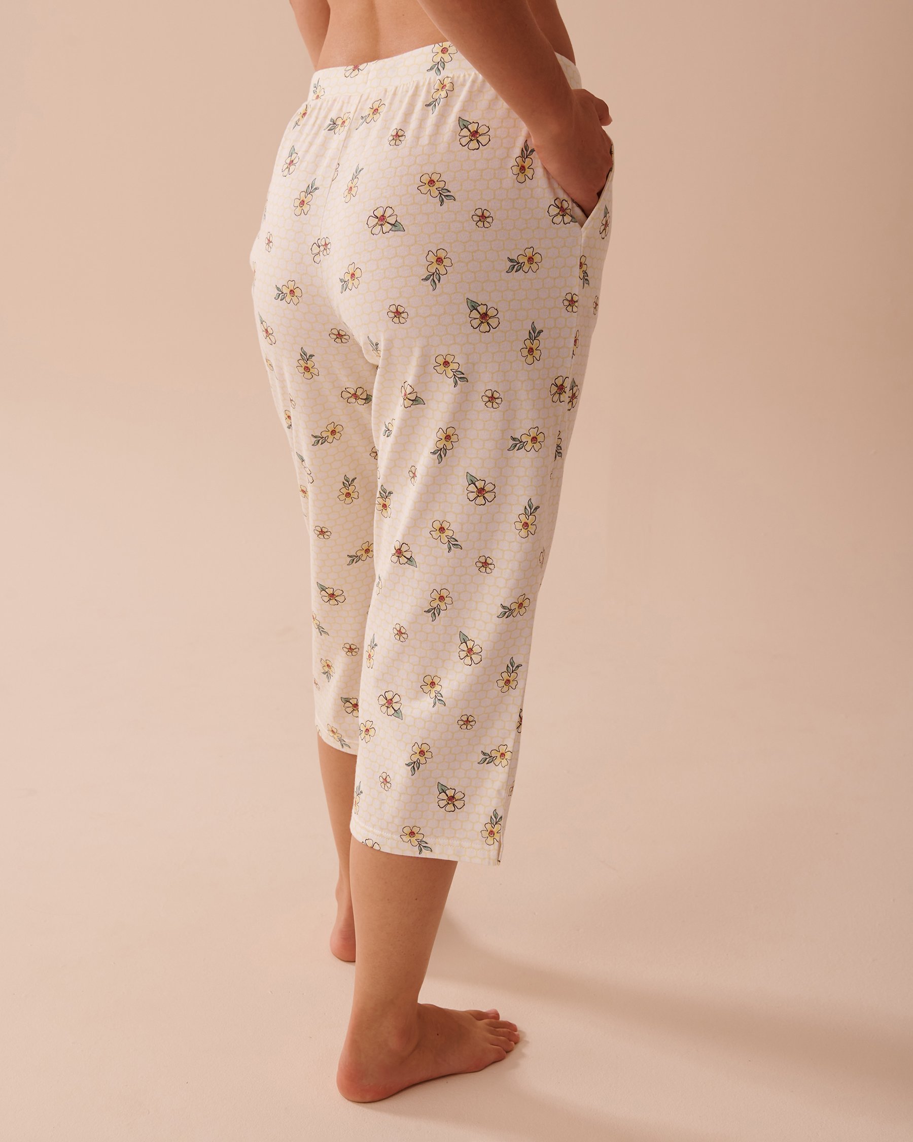 LA VIE EN ROSE Honeycomb Print Cotton Capris White/Honeycomb 40200682 - View2