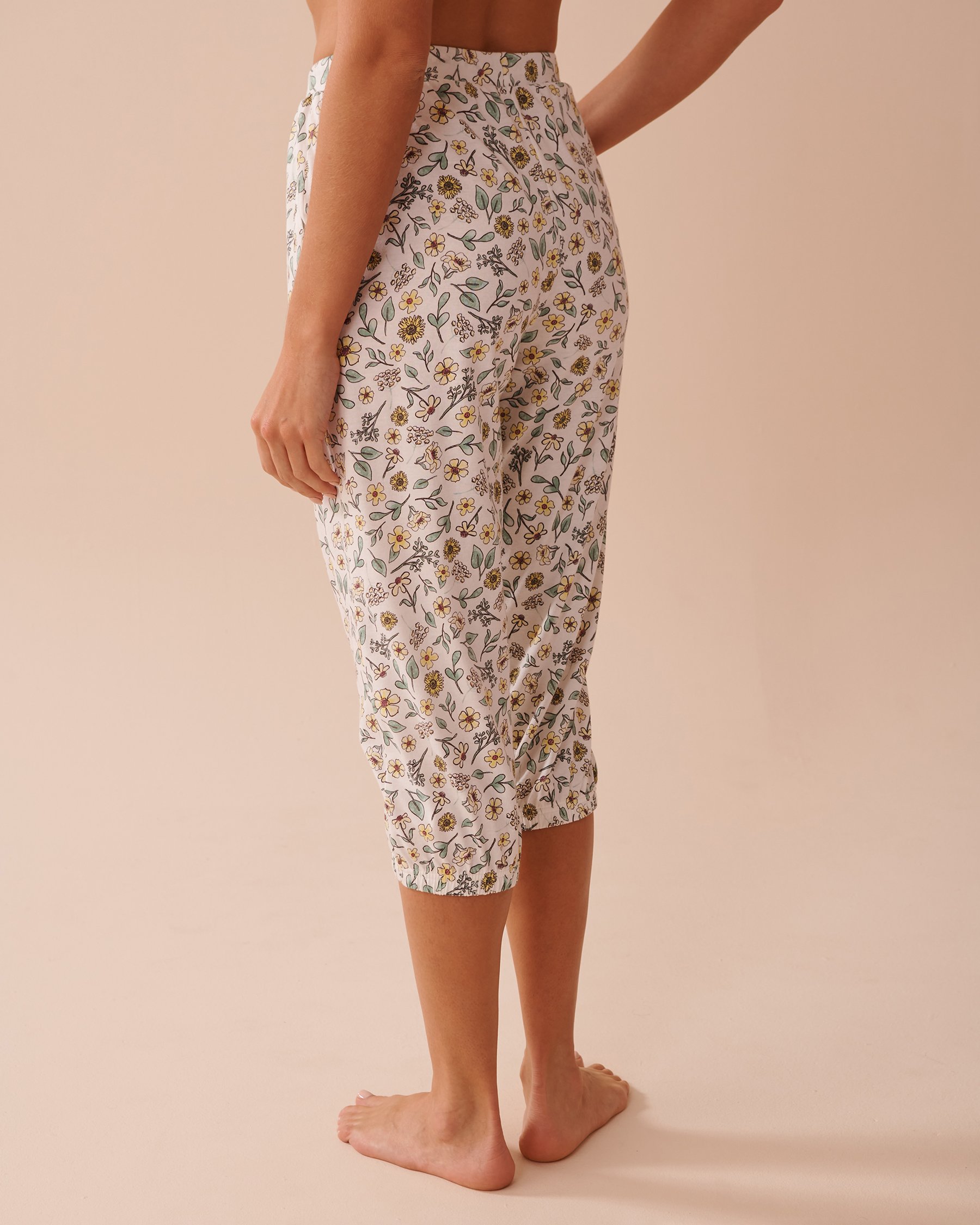LA VIE EN ROSE Sunflower Print Cotton Fitted Capris White/Sunflowers 40200683 - View2
