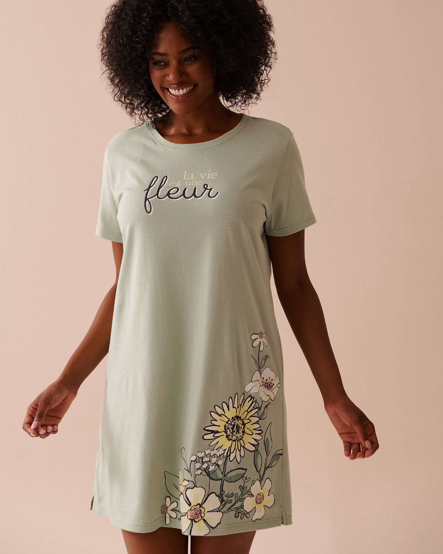LA VIE EN ROSE Chemise de nuit manches courtes à imprimé tournesol Vert glacé 40500412 - Voir1