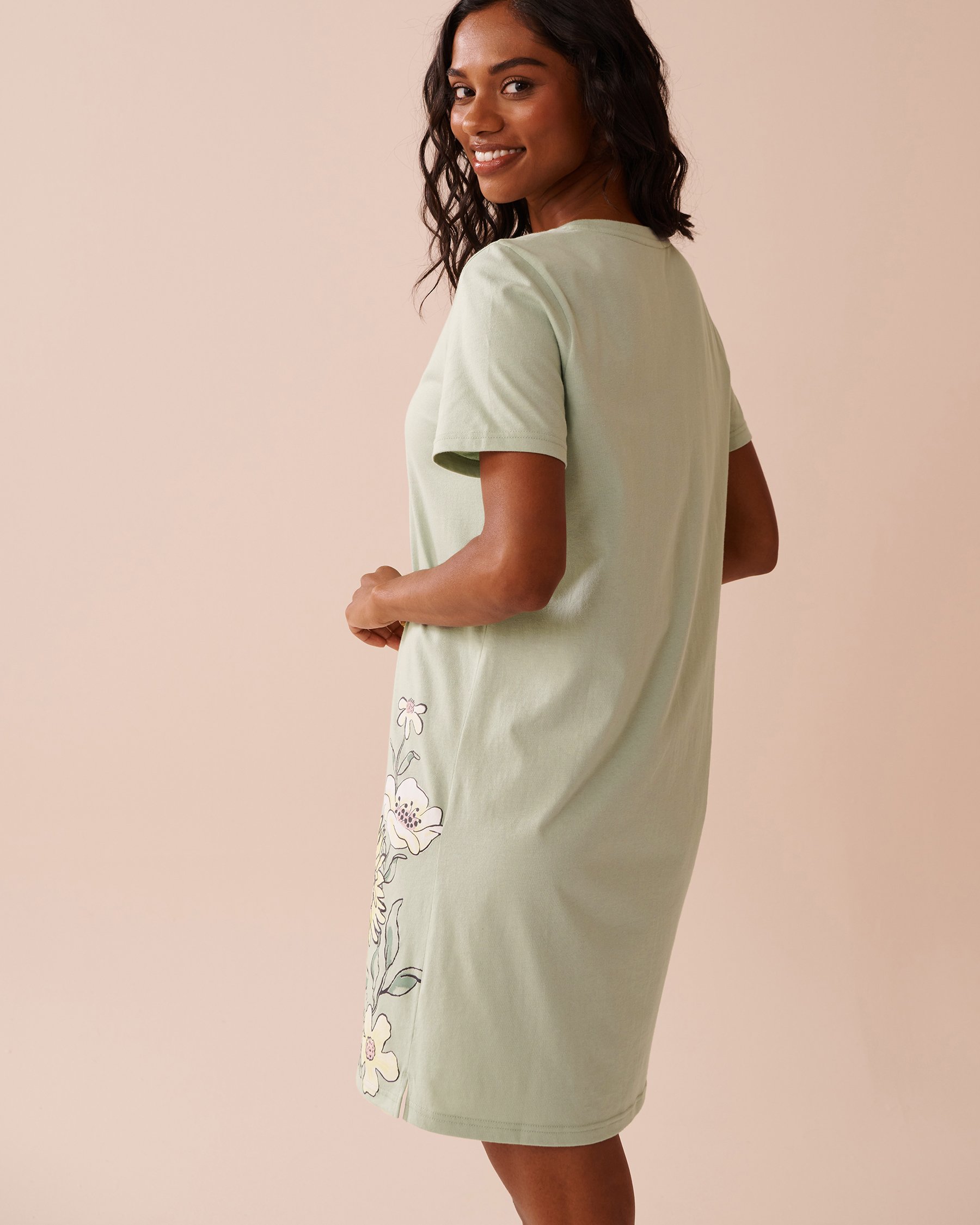 LA VIE EN ROSE Chemise de nuit manches courtes à imprimé tournesol Vert glacé 40500412 - Voir5