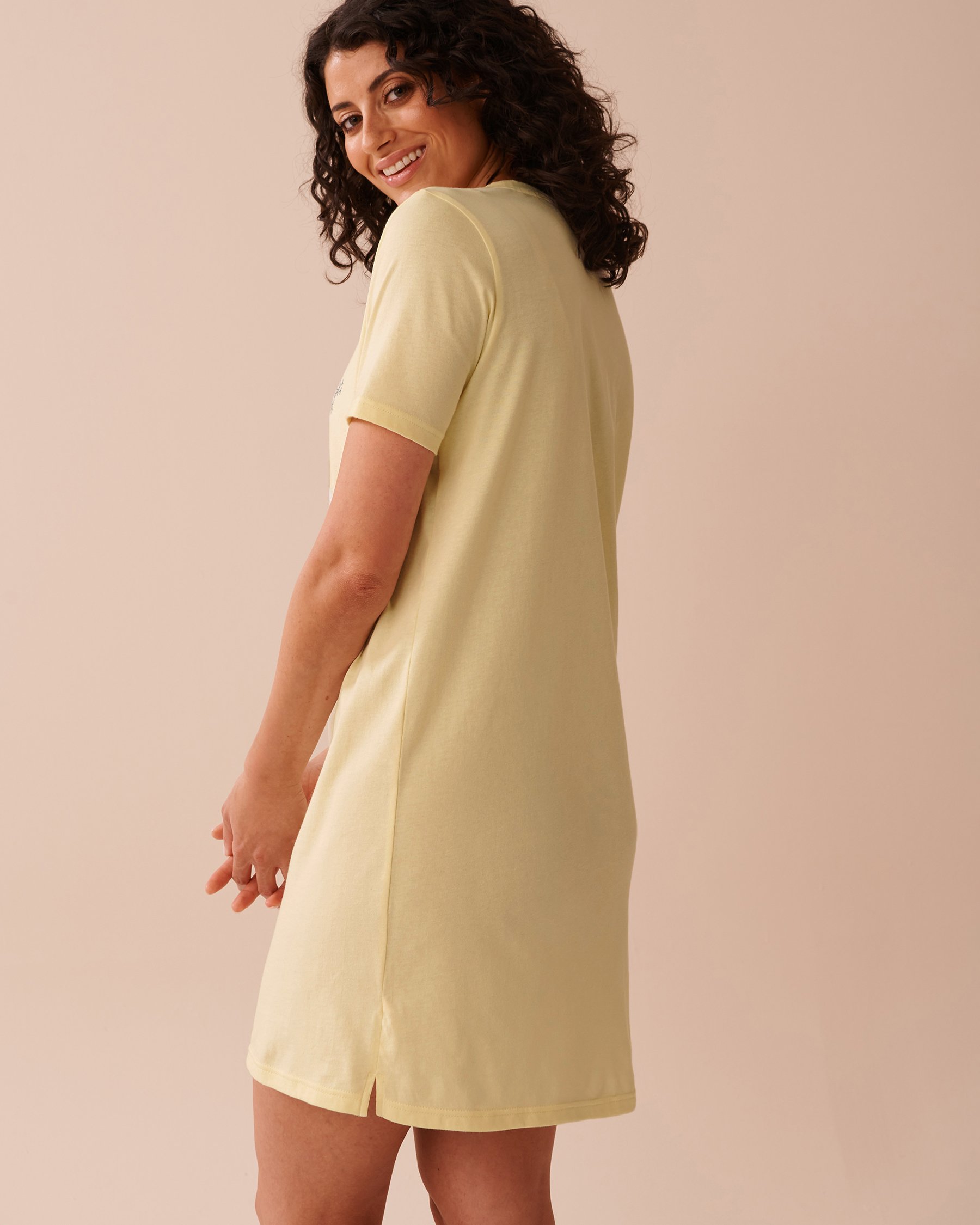LA VIE EN ROSE Chemise de nuit manches courtes à imprimé abeille Jaune pâle 40500412 - Voir2