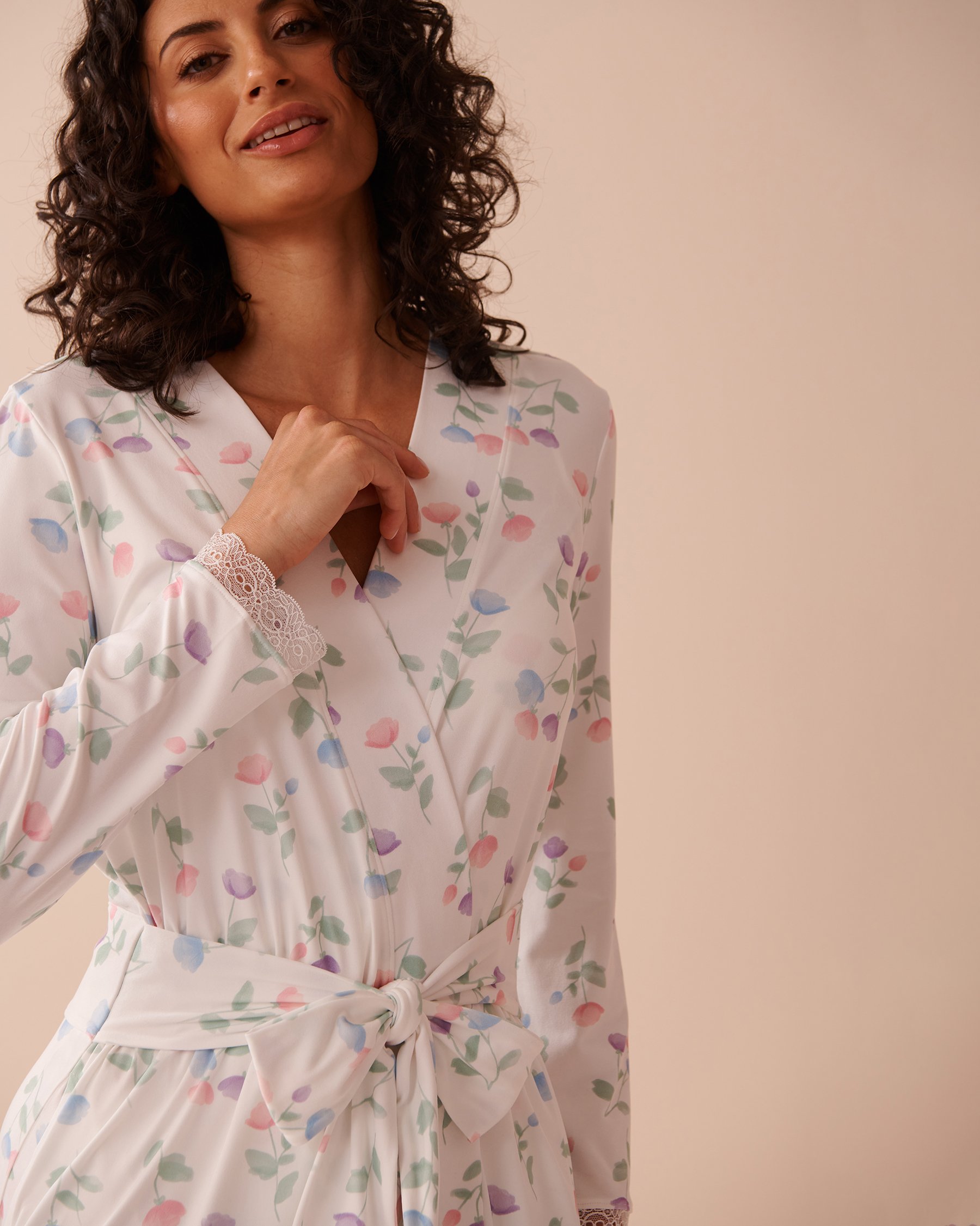 LA VIE EN ROSE Tulip Print Super Soft Long Kimono White/Pastel Tulips 40600201 - View4