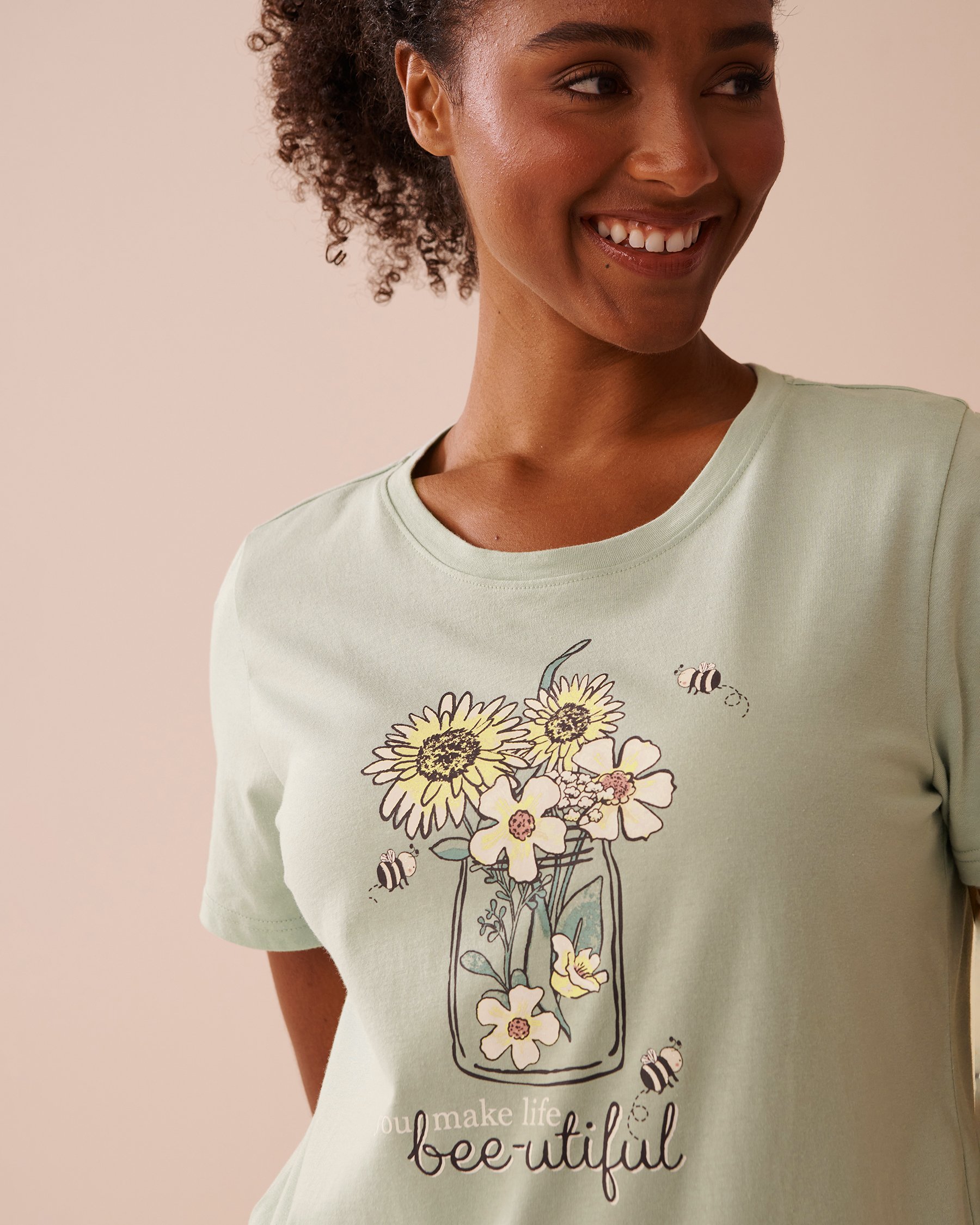 LA VIE EN ROSE Bee Print Cotton Crew Neck T-shirt Frosty Green 40100693 - View5