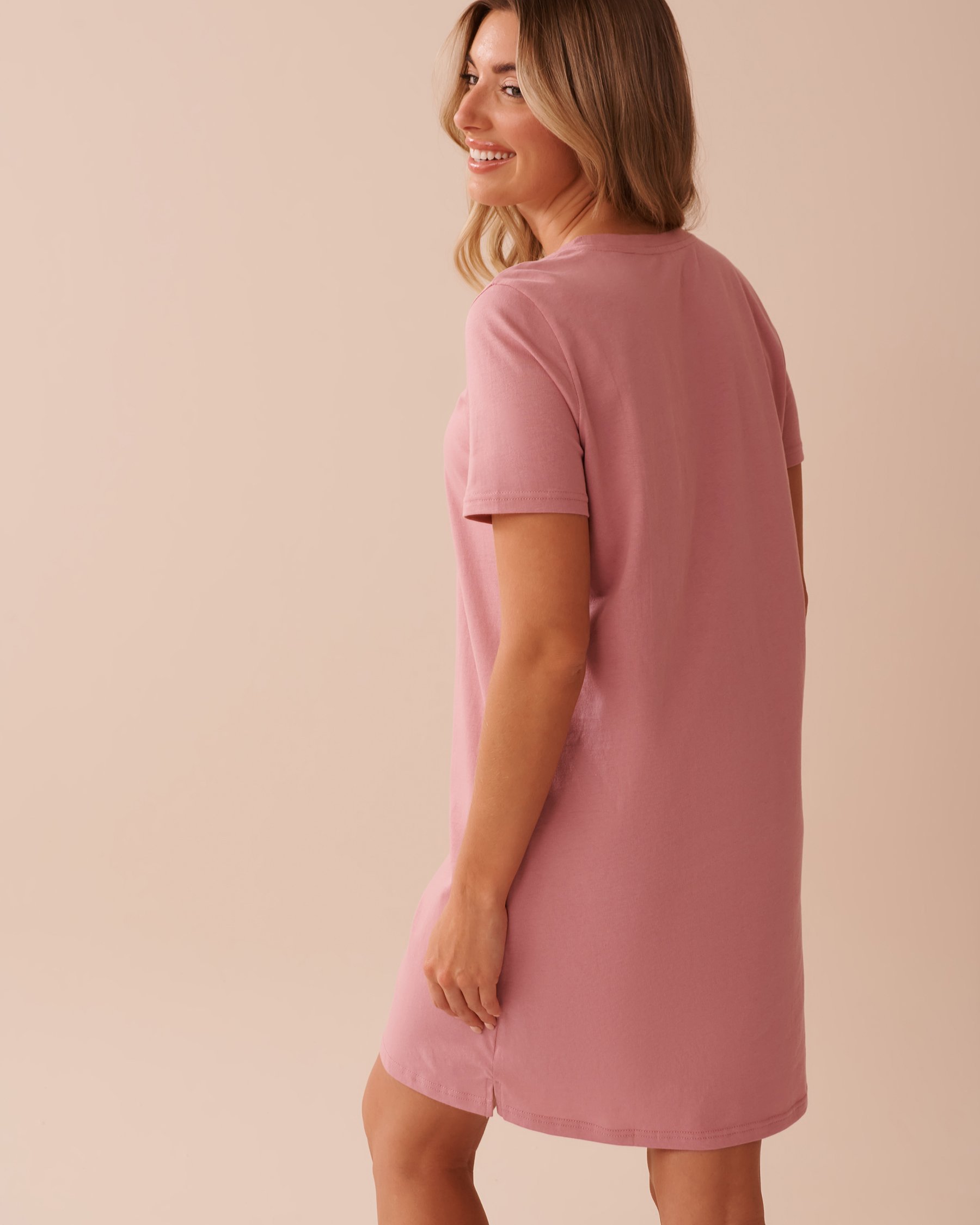 LA VIE EN ROSE Chemise de nuit manches courtes à imprimé abeille Vieux rose 40500412 - View2