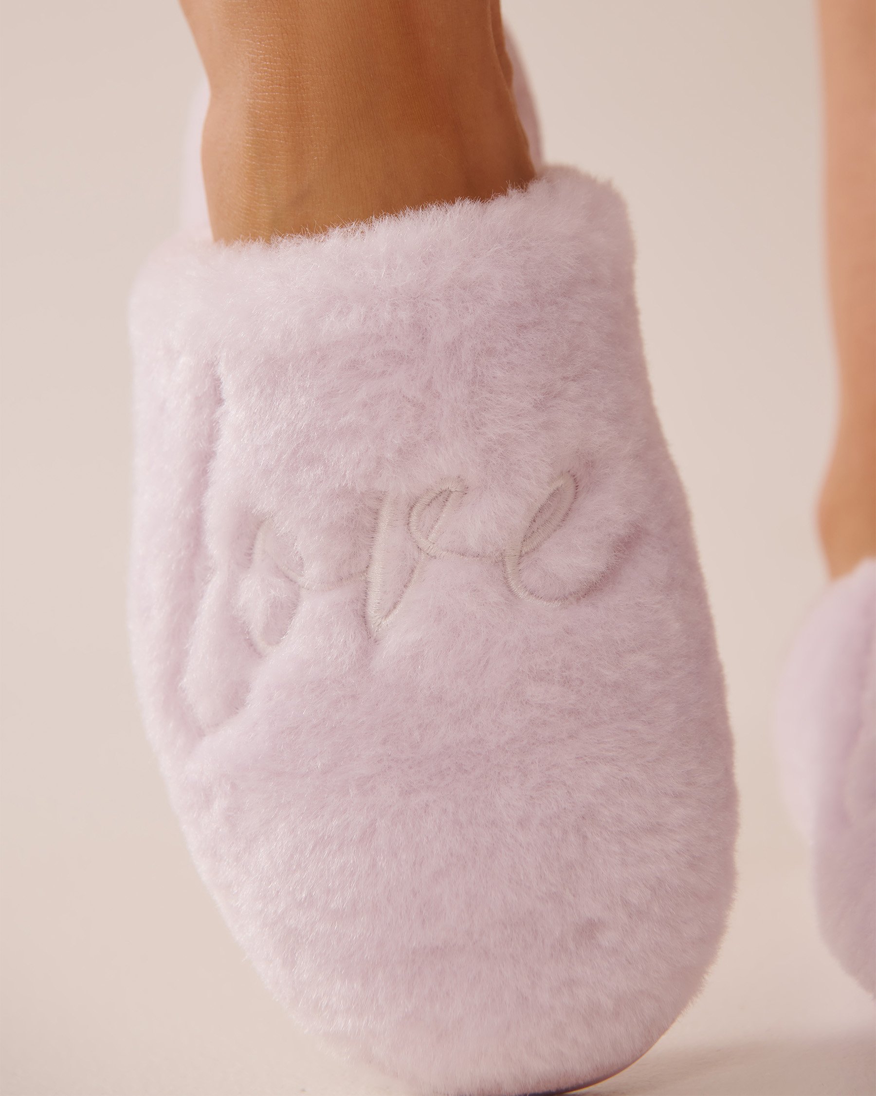 LA VIE EN ROSE Faux Wool Embroidered Slippers Lavender 40700372 - View3