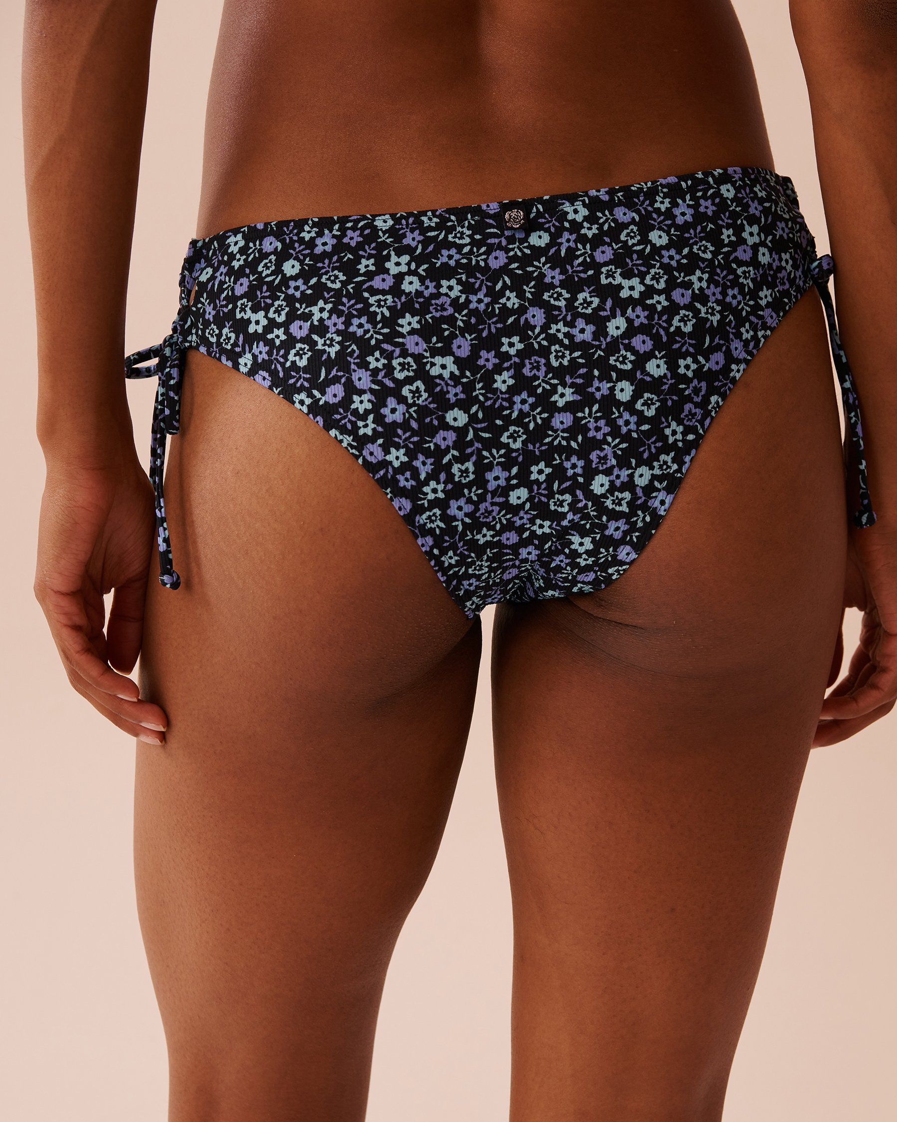 LA VIE EN ROSE AQUA Bas de bikini cheeky noué aux hanches en fibres recyclées PERIWINKLE FLOWERS Pervenche en fleurs 70300649 - Voir3